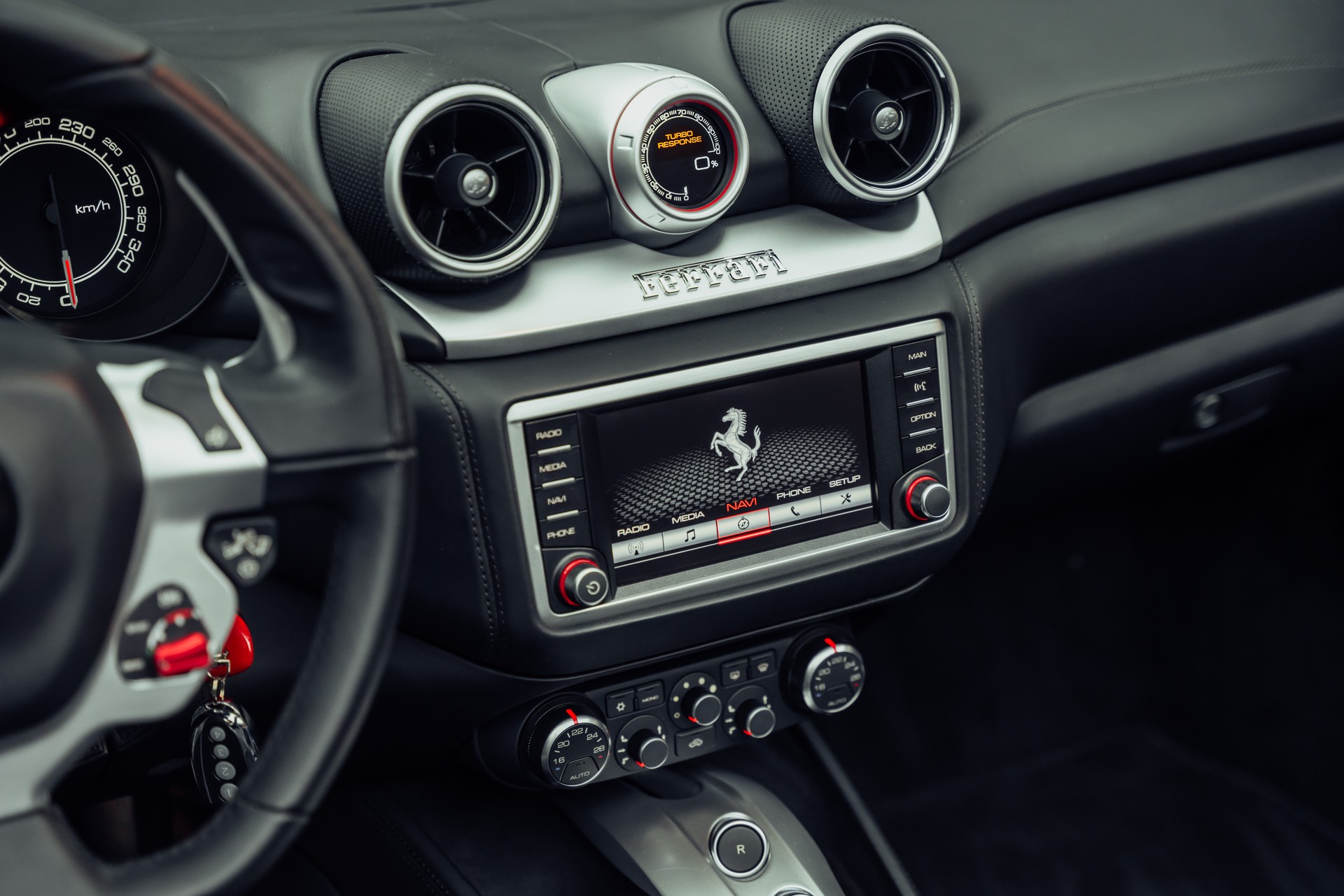 FERRARI California 3.9 V8 T-image-12