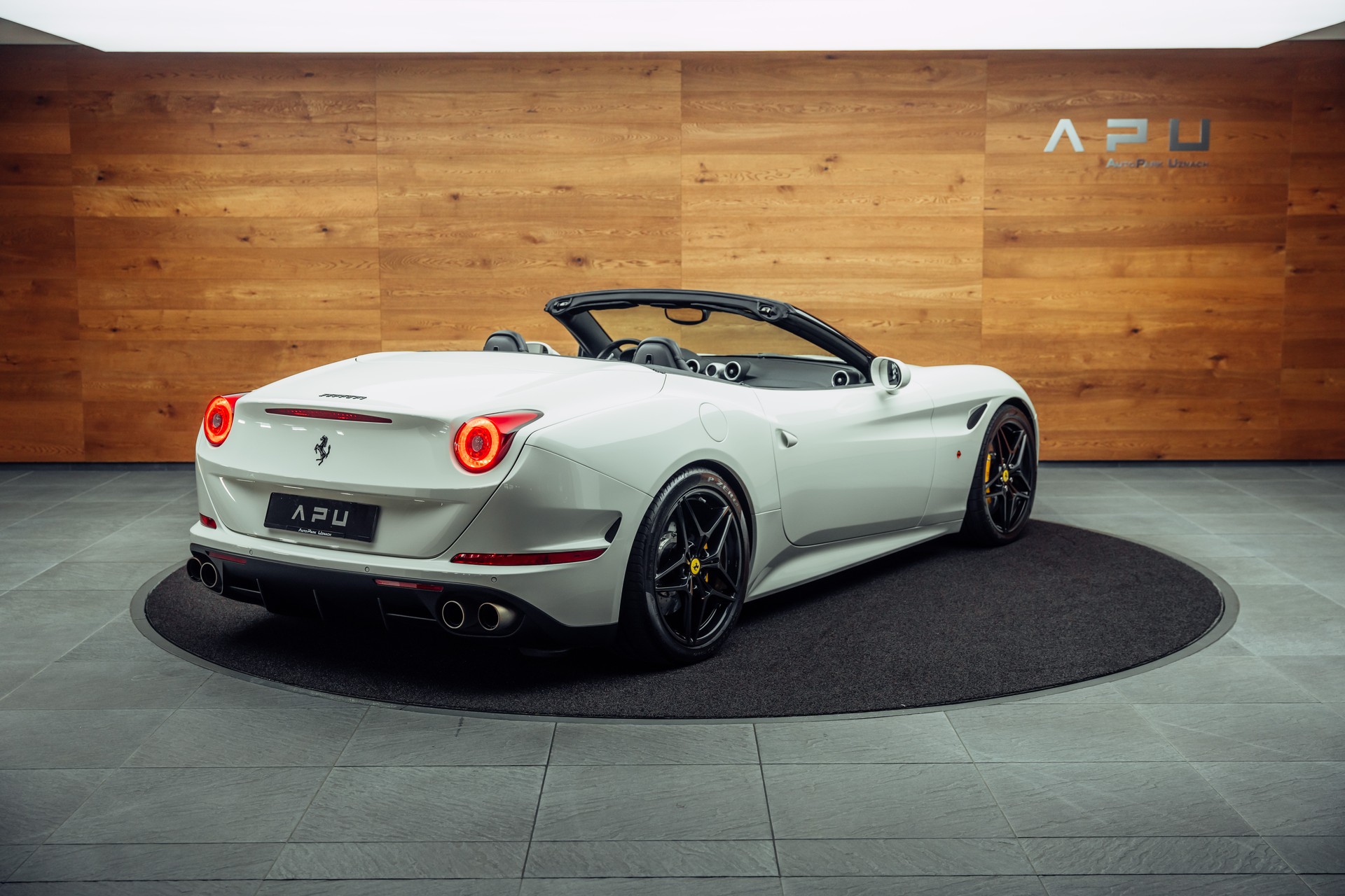 FERRARI California 3.9 V8 T-showroom-element-1
