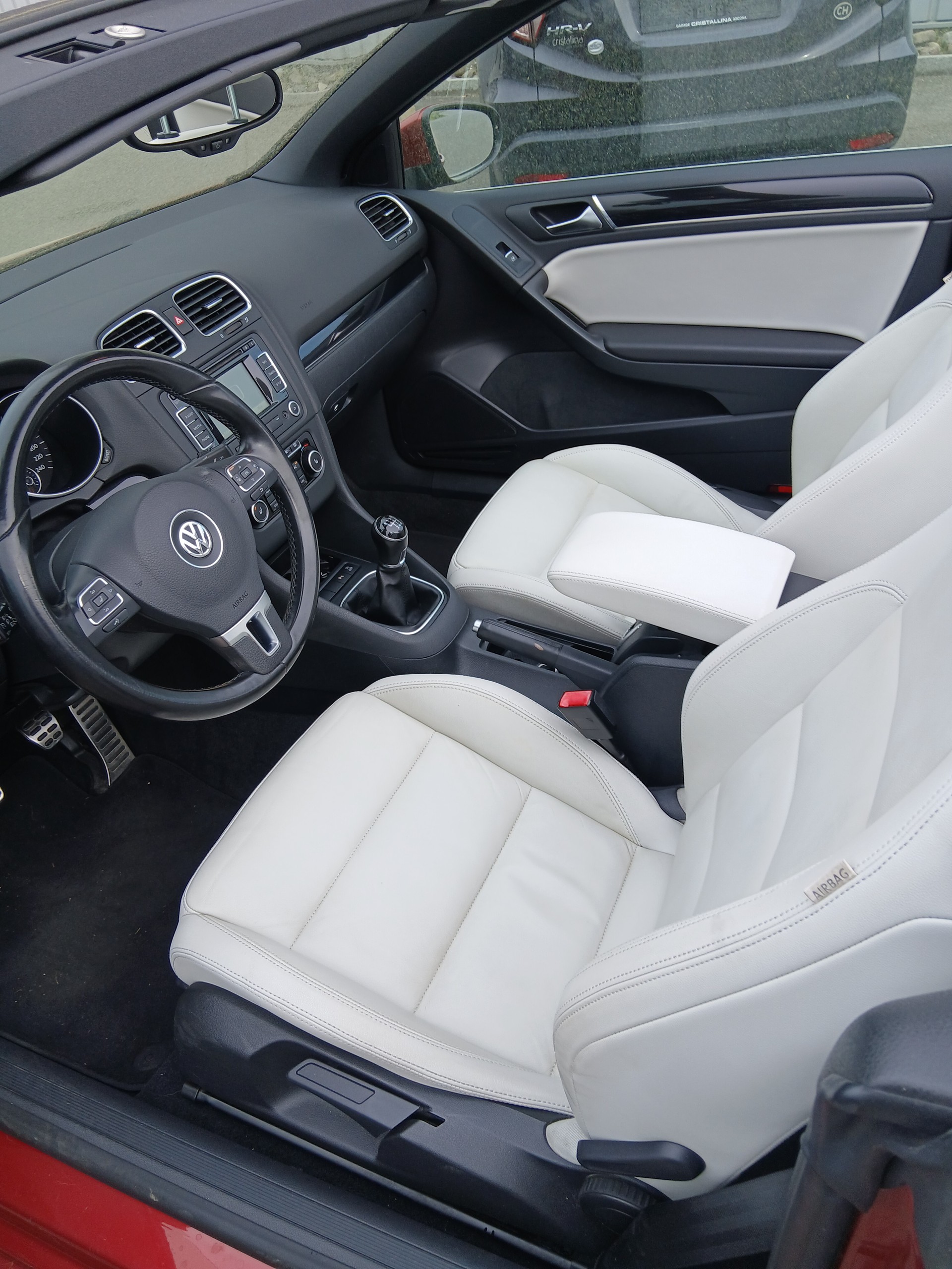 VW Golf Cabrio 2.0 TDI BMT DSG-image-8