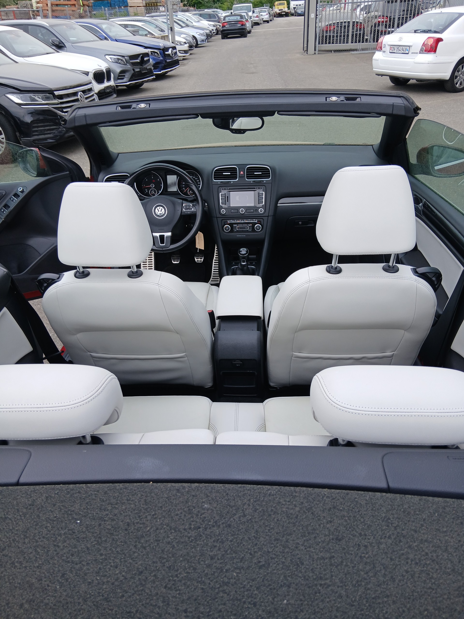VW Golf Cabrio 2.0 TDI BMT DSG-image-9