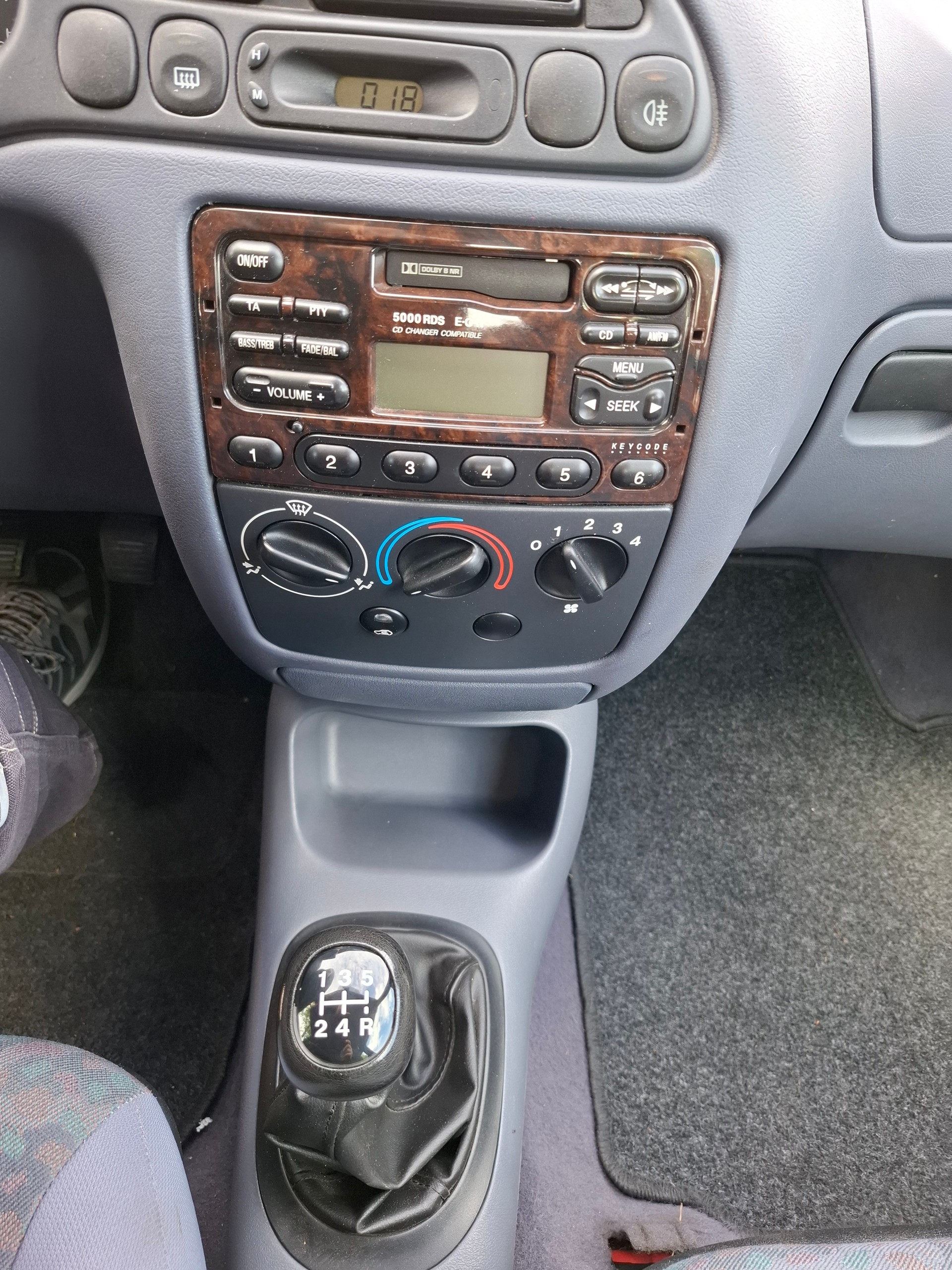 FORD Fiesta 1.2i 16V Flair-image-9