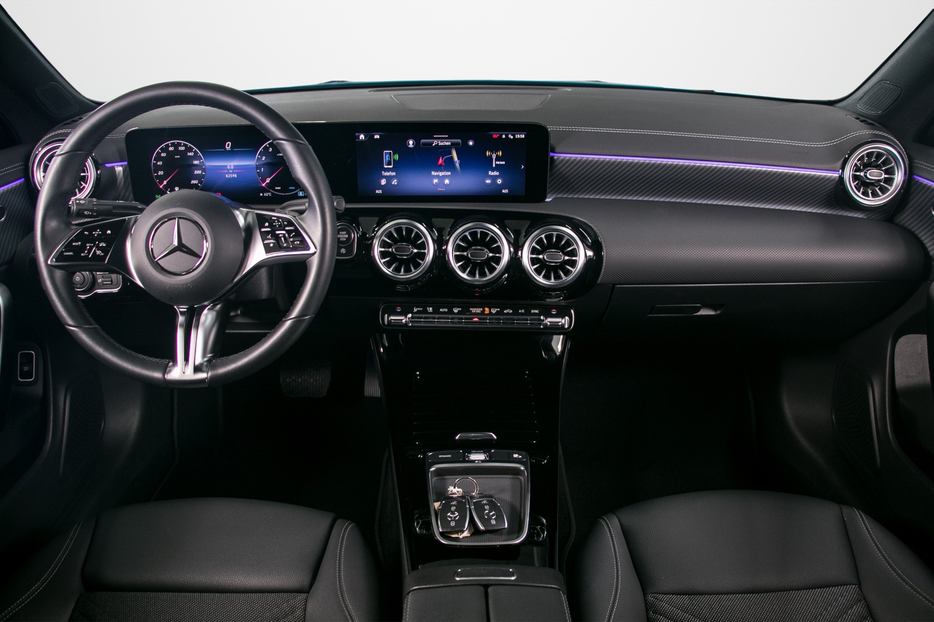 MERCEDES-BENZ CLA 220 4Matic 8G-DCT-showroom-element-3