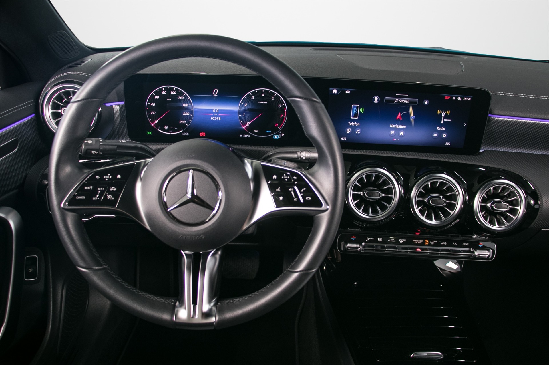 MERCEDES-BENZ CLA 220 4Matic 8G-DCT-image-4