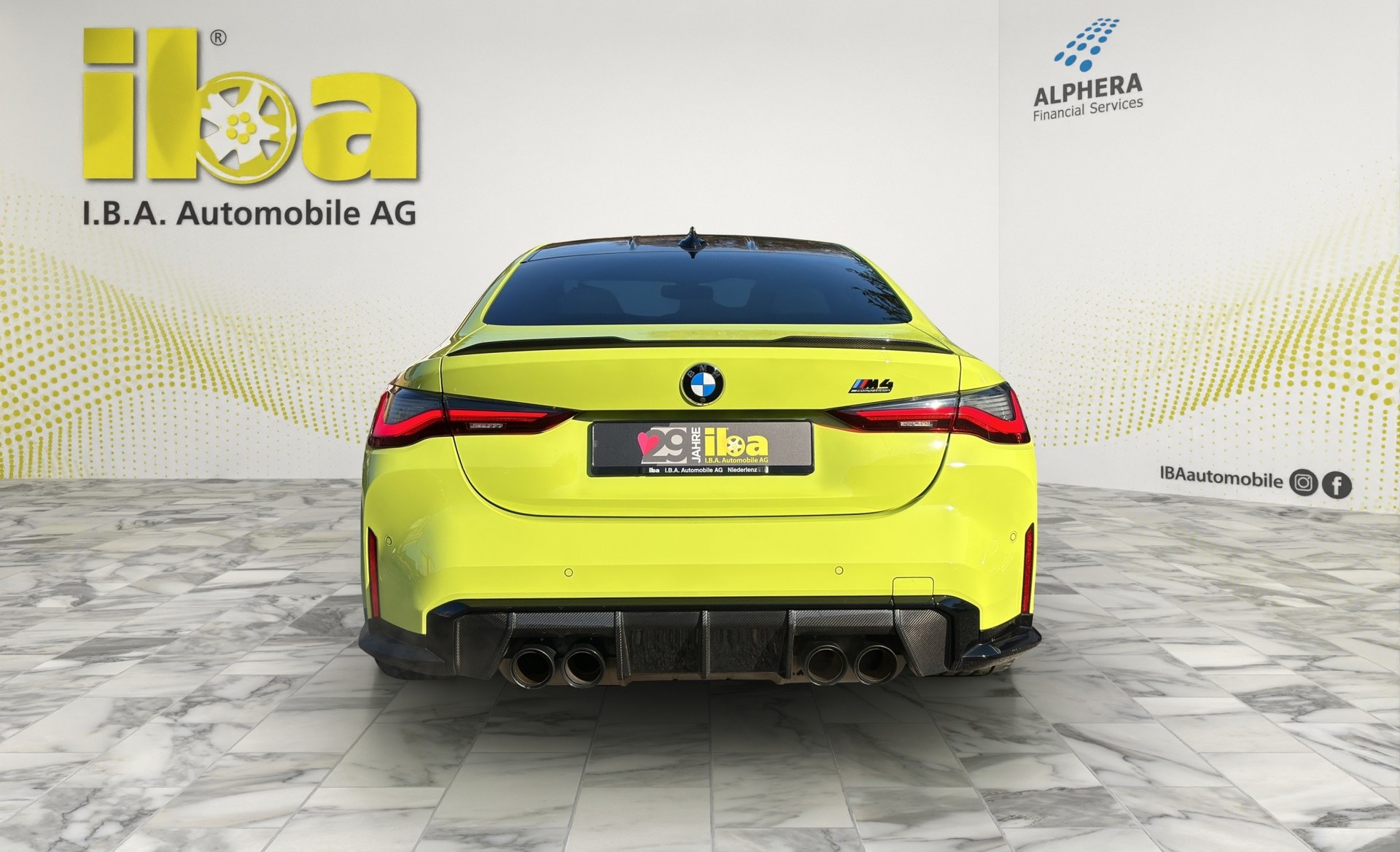 BMW M4 Coupé Competition (CH) INDIVIDUAL M Race Track Paket Carbon-showroom-element-3