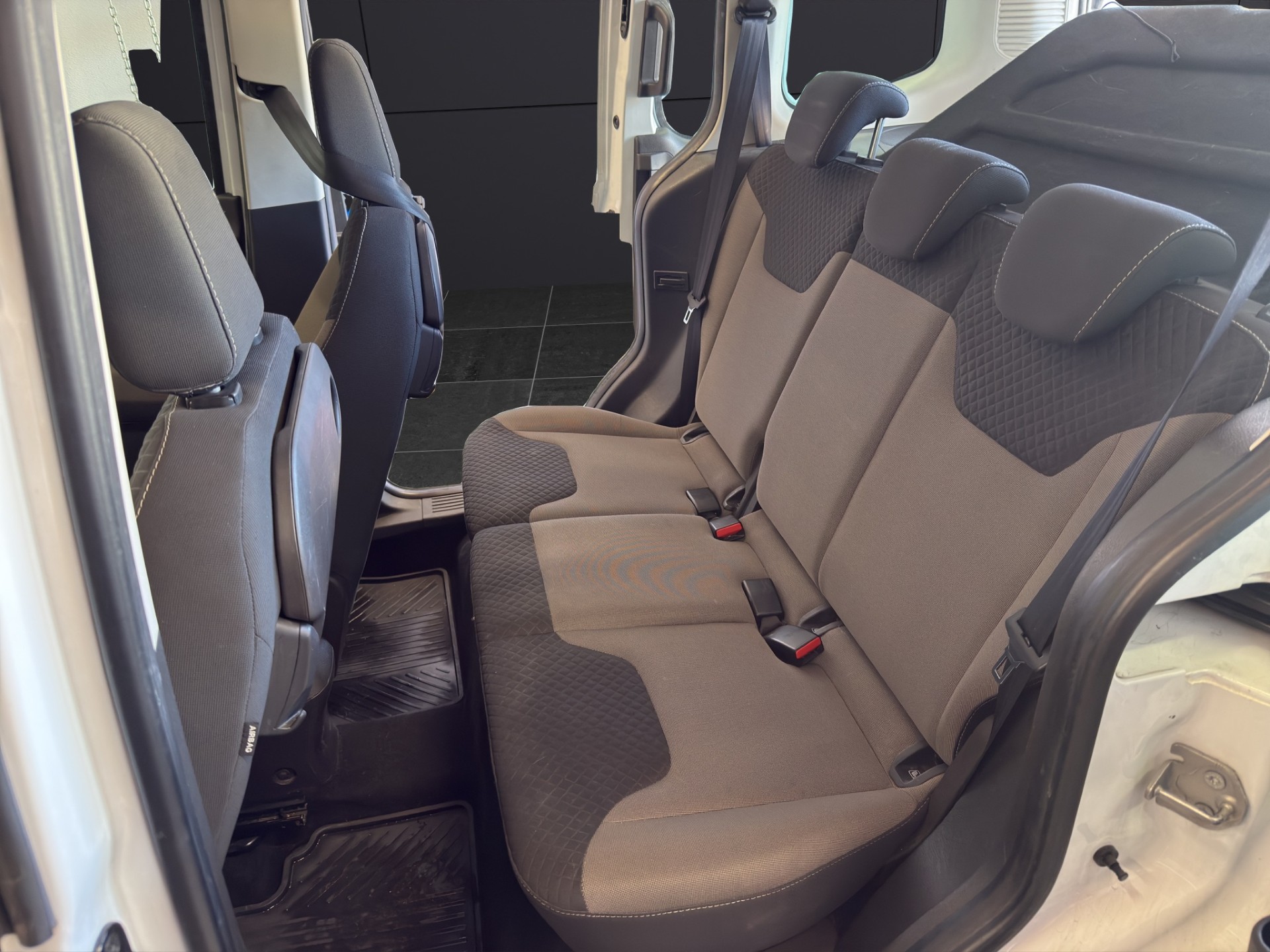 FORD Tourneo Courier 1.0 SCTi Titanium-image-10