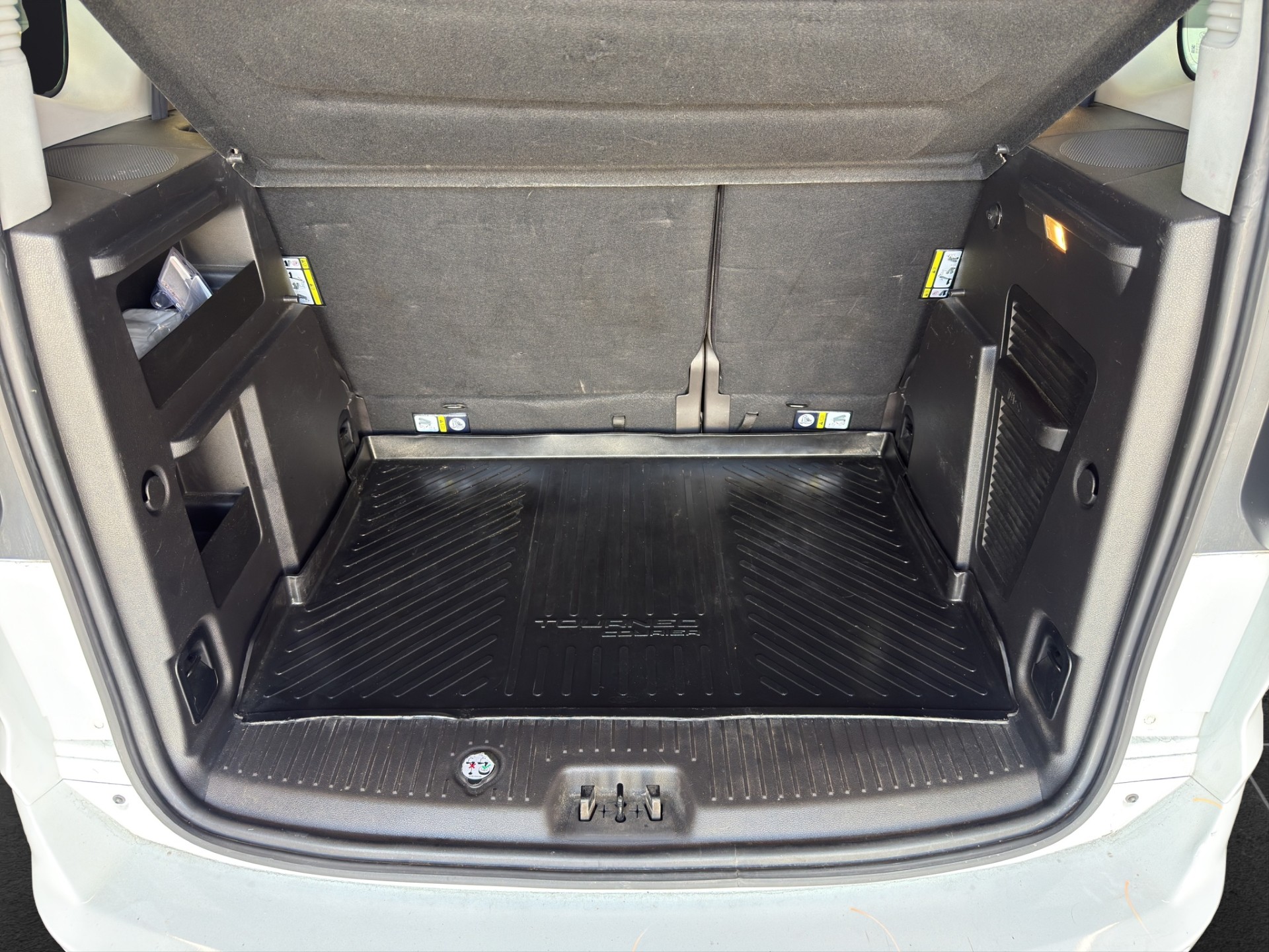 FORD Tourneo Courier 1.0 SCTi Titanium-image-11