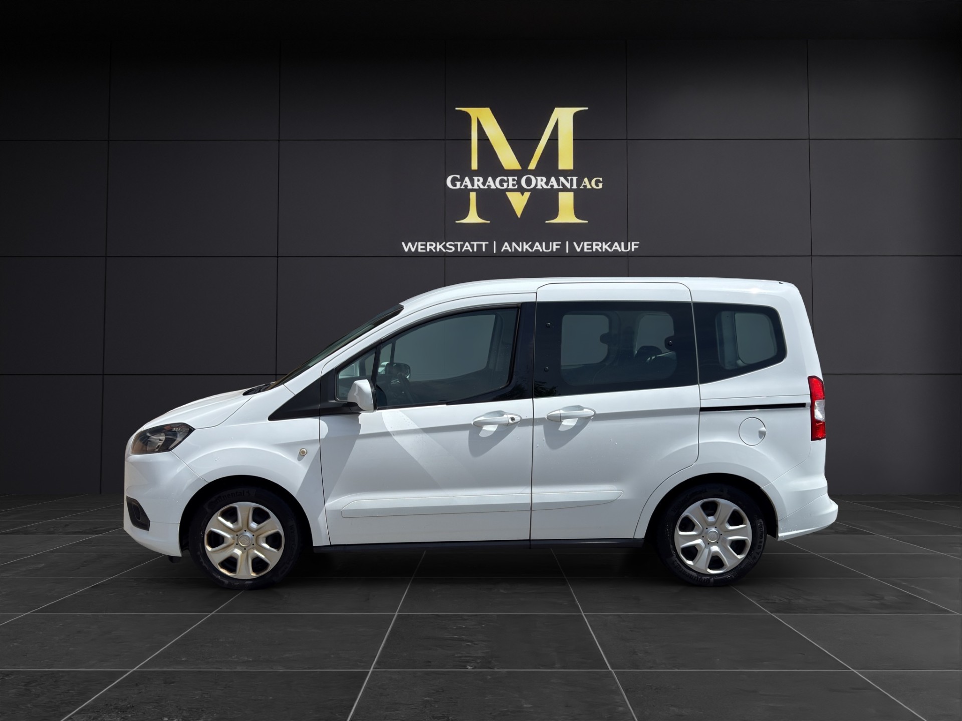 FORD Tourneo Courier 1.0 SCTi Titanium-showroom-element-1