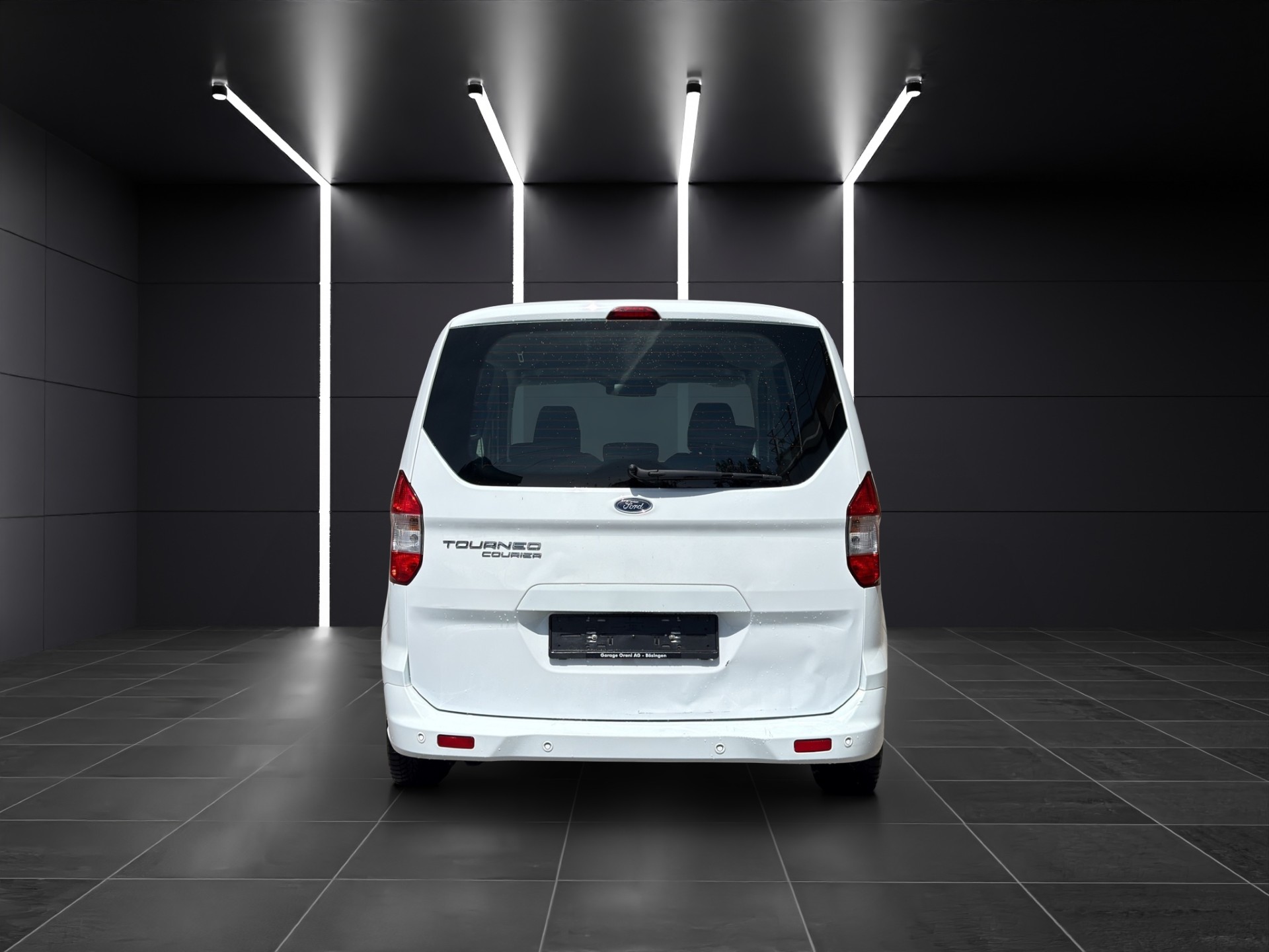 FORD Tourneo Courier 1.0 SCTi Titanium-showroom-element-3