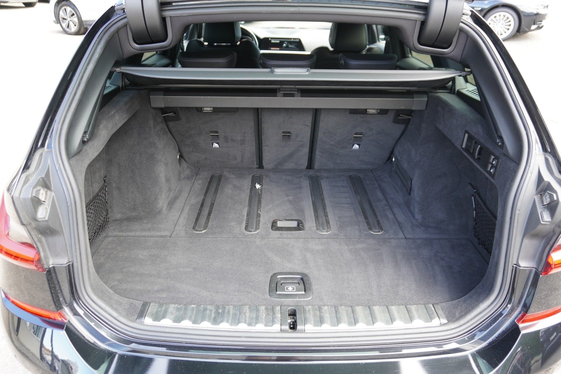BMW 320d xDrive 48V Touring M Sport Steptronic-image-9