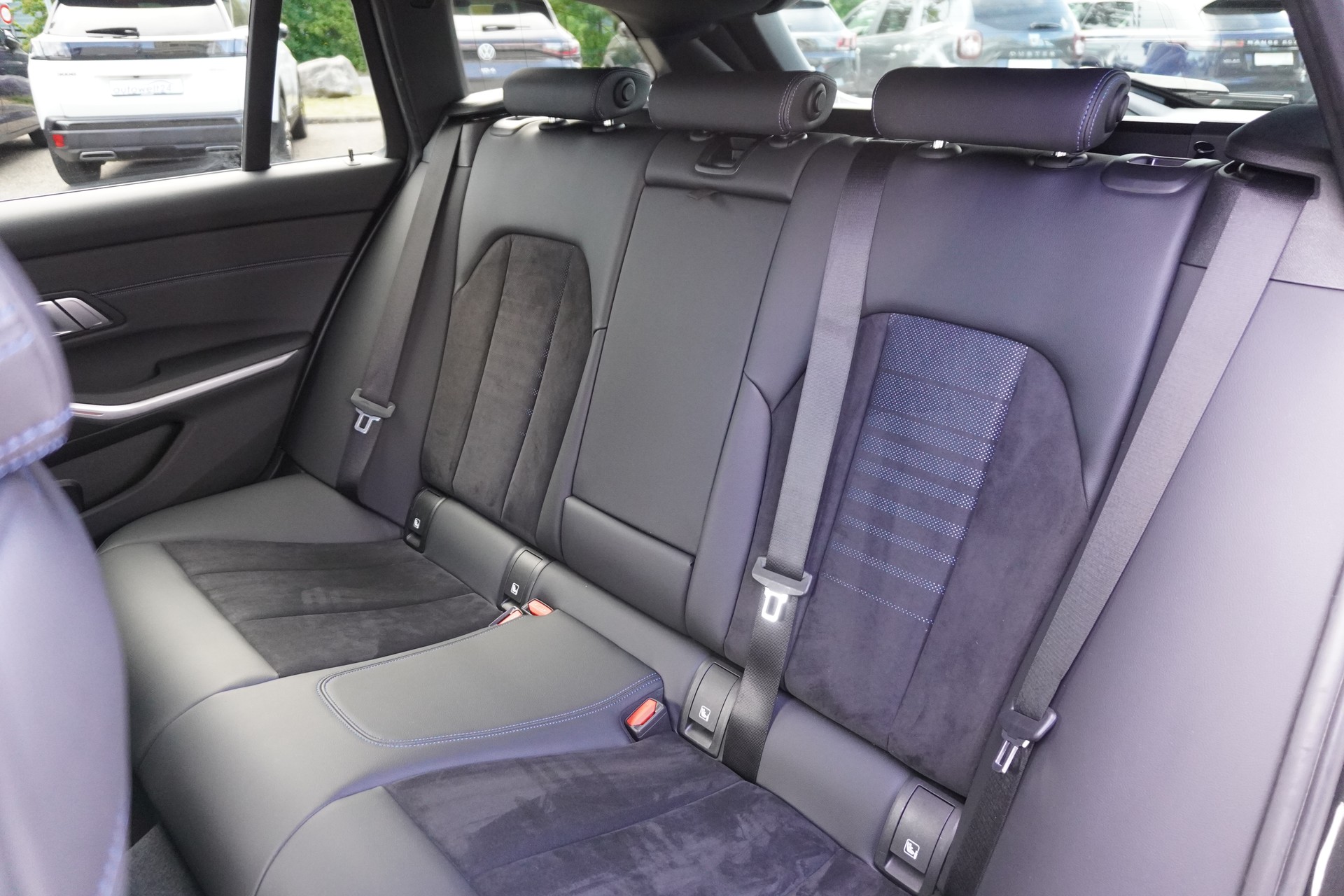 BMW 320d xDrive 48V Touring M Sport Steptronic-image-13