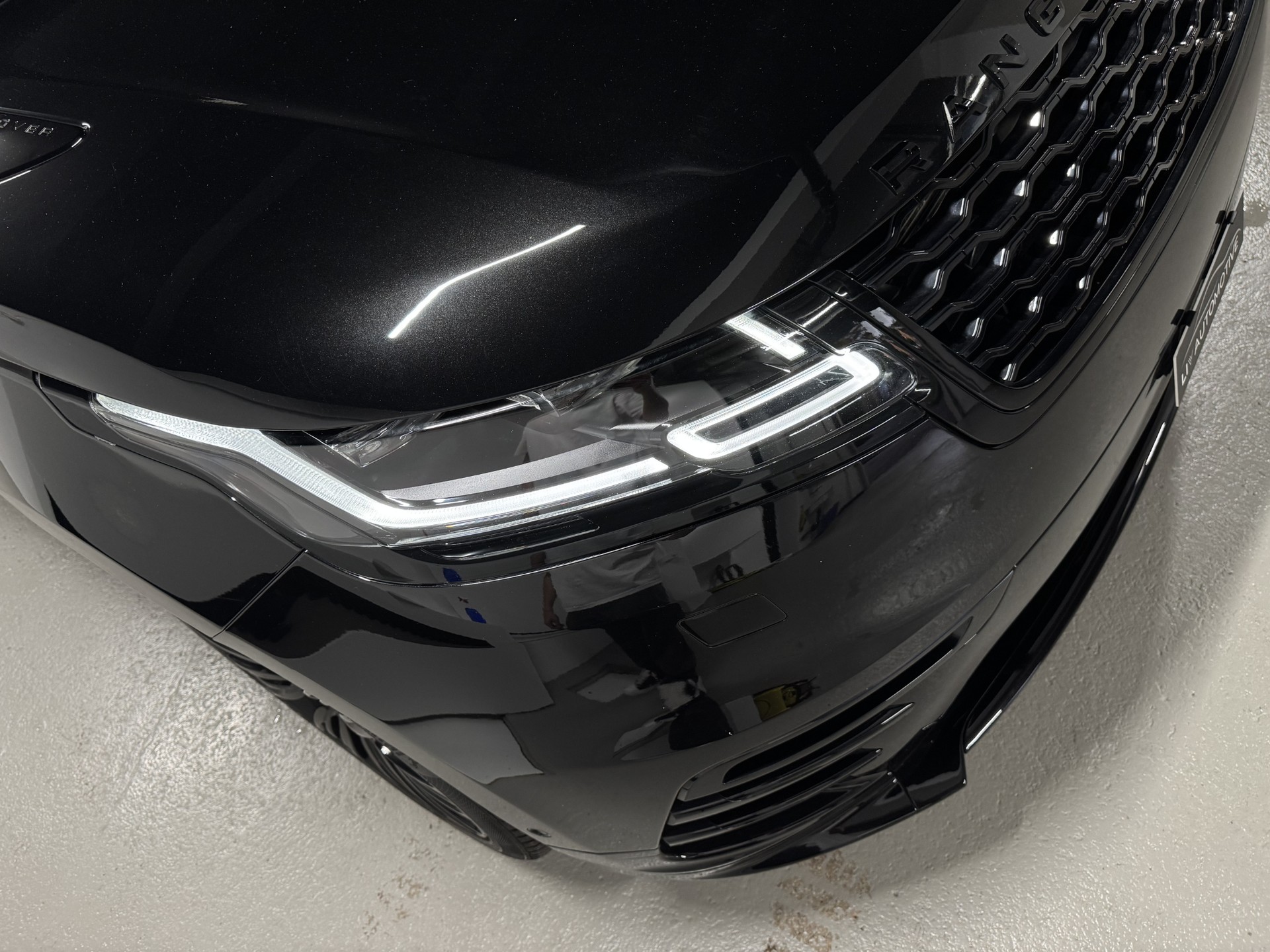 LAND ROVER Range Rover Velar R-Dynamic P 300 HSE Automatic-image-6
