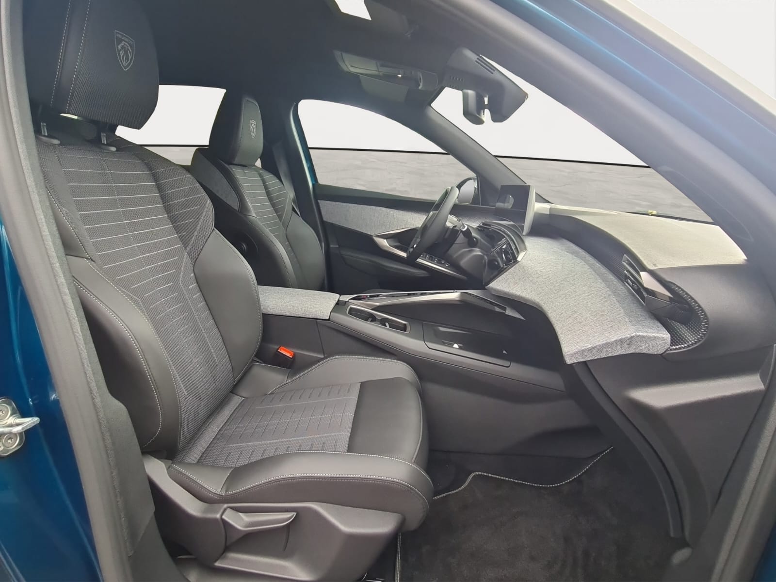 PEUGEOT 3008 145 e-DCS6 Hybrid GT-image-13