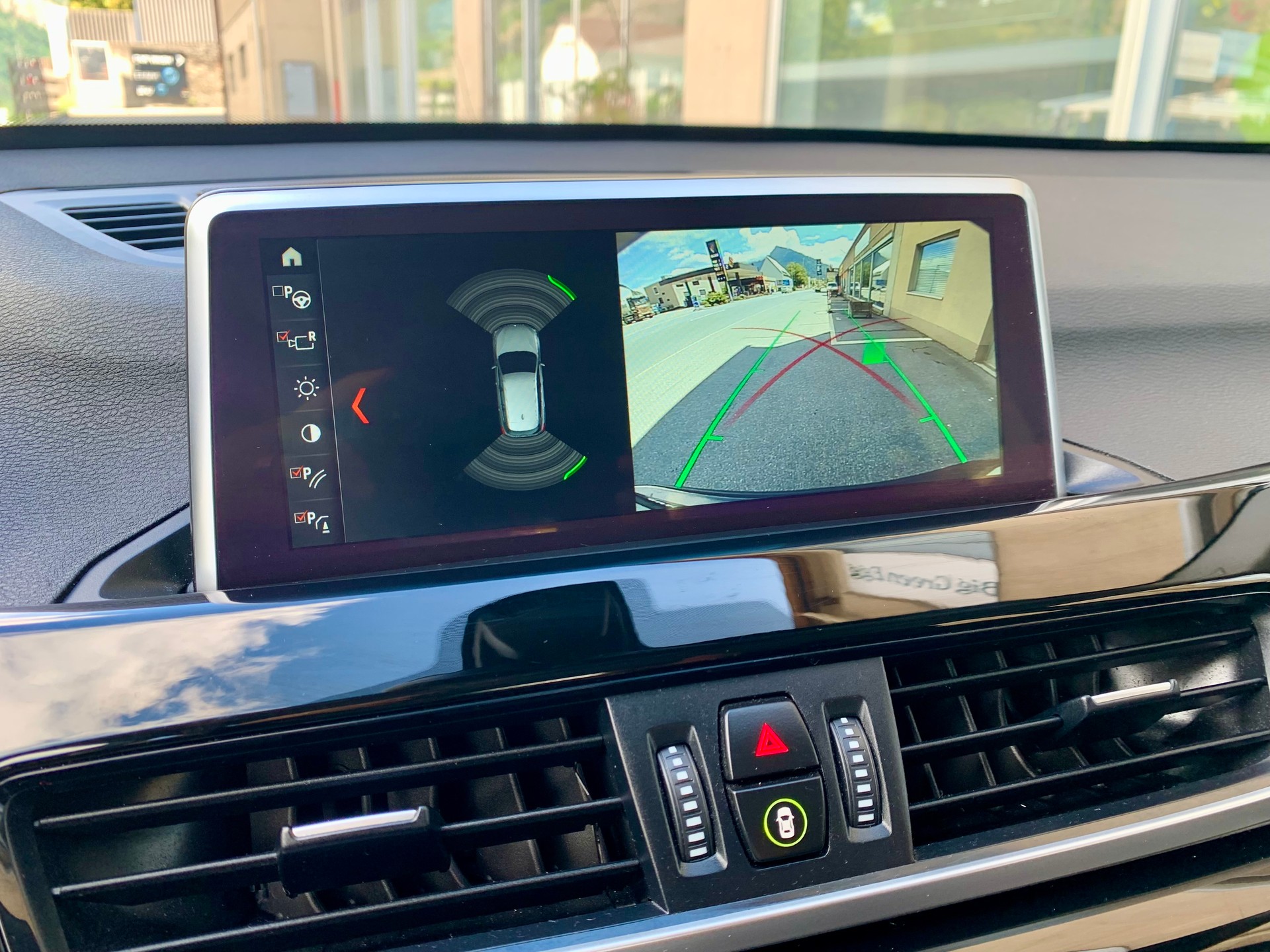 BMW X1 xDrive 20i xLine-image-9