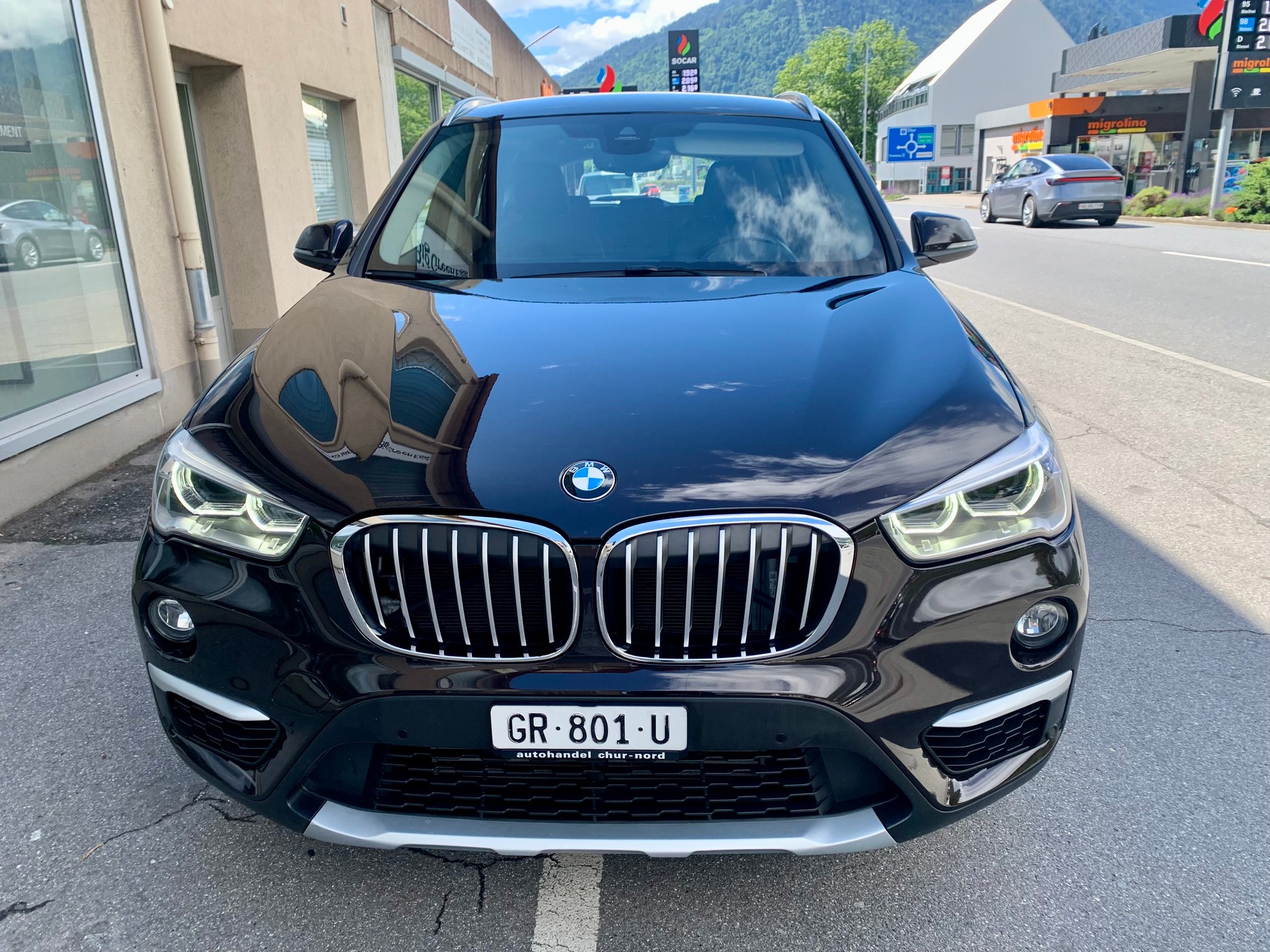 BMW X1 xDrive 20i xLine-image-1