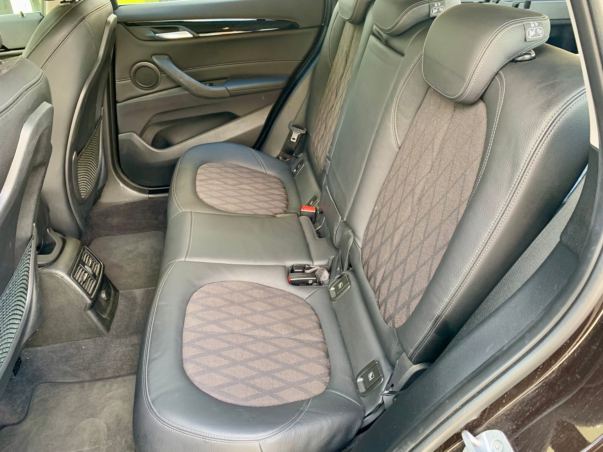 BMW X1 xDrive 20i xLine-image-8