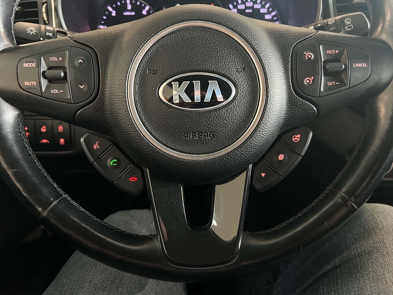 KIA Carens 1.7 CRDi Style-image-19