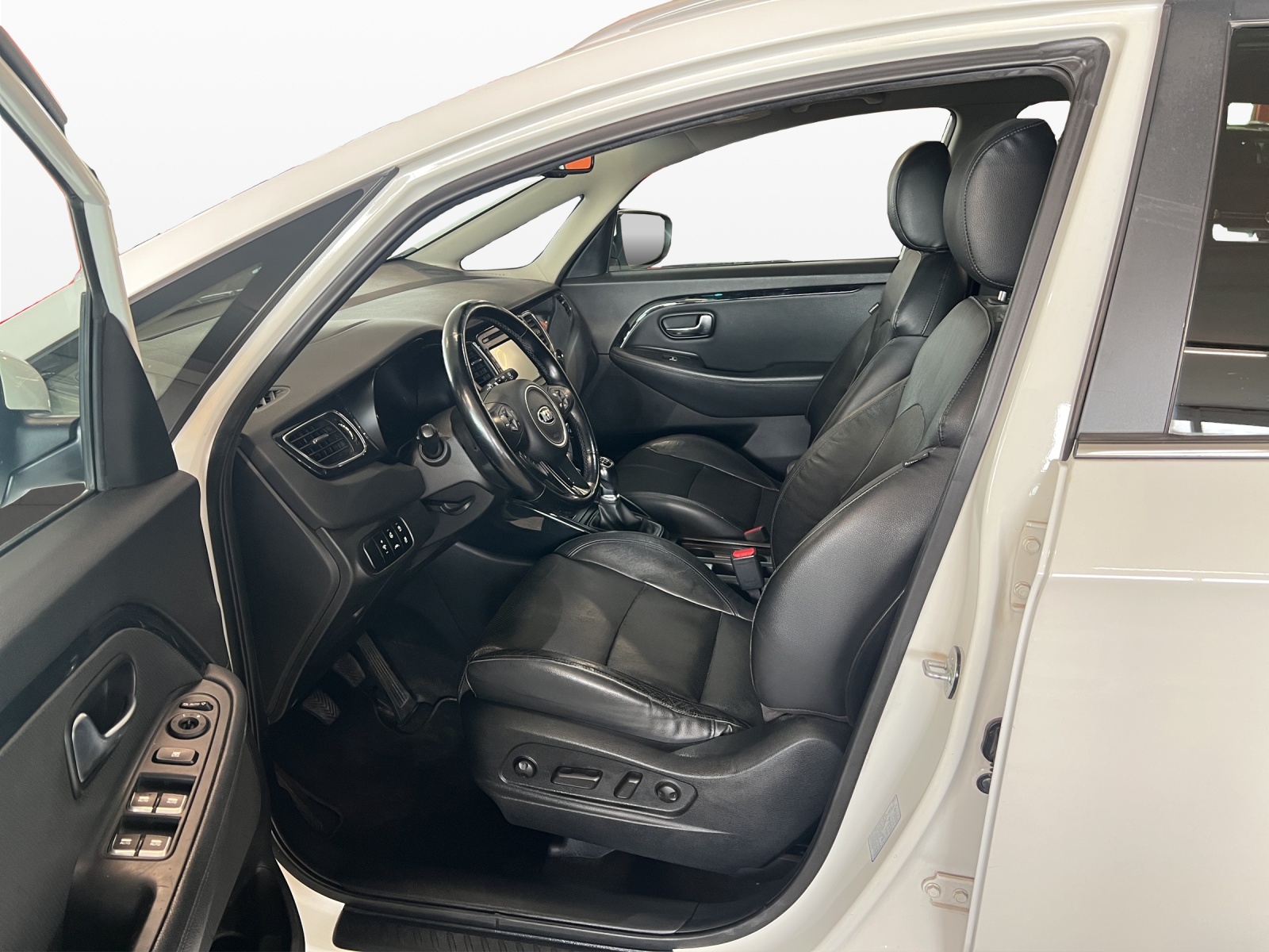 KIA Carens 1.7 CRDi Style-image-10