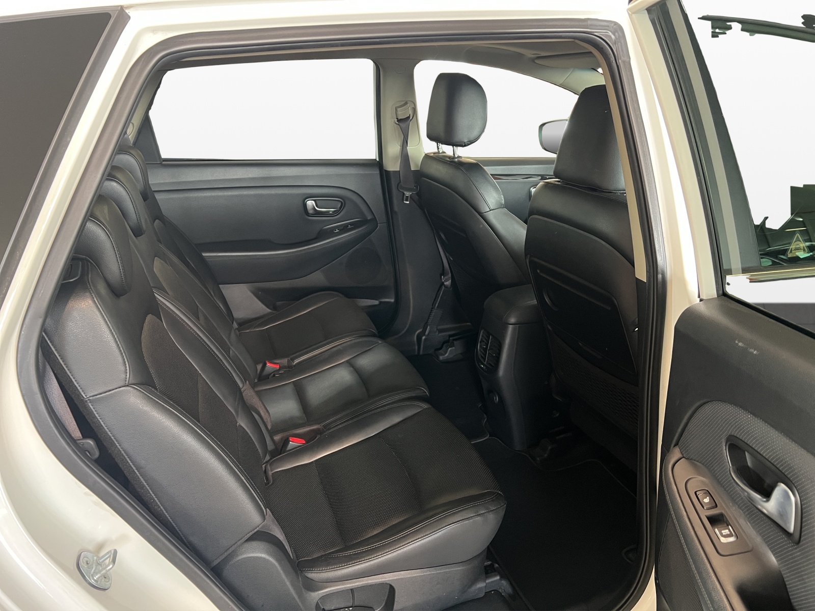 KIA Carens 1.7 CRDi Style-image-9