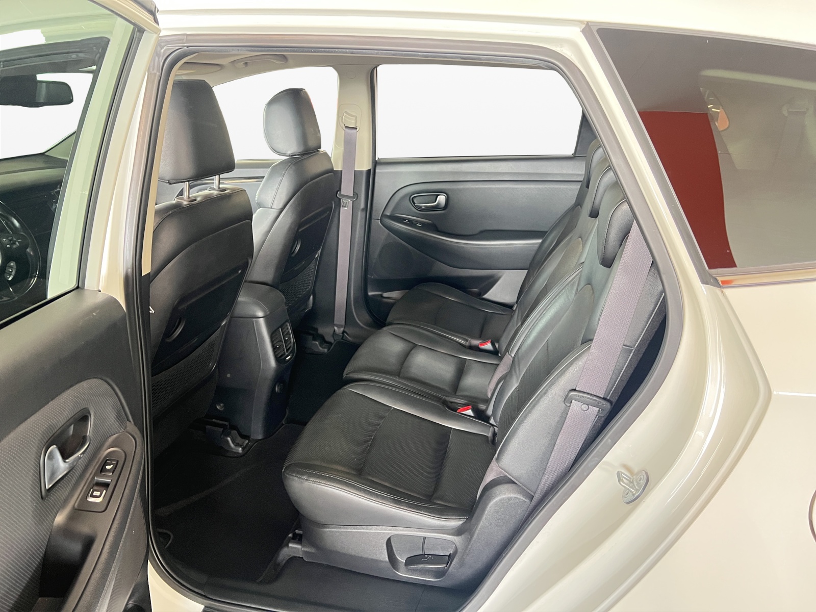 KIA Carens 1.7 CRDi Style-image-12