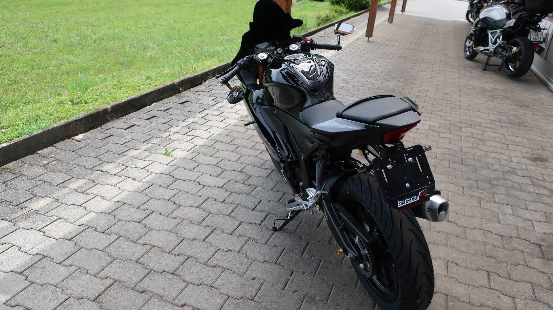 YAMAHA YZF-R 125 ABS-image-1