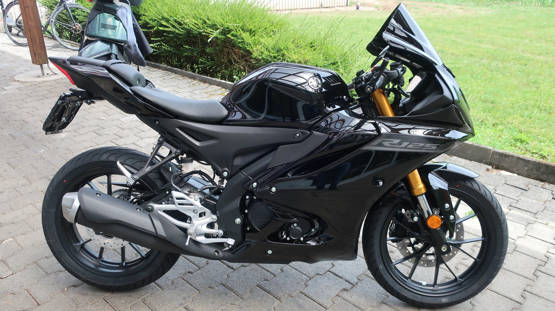 YAMAHA YZF-R 125 ABS-image-0