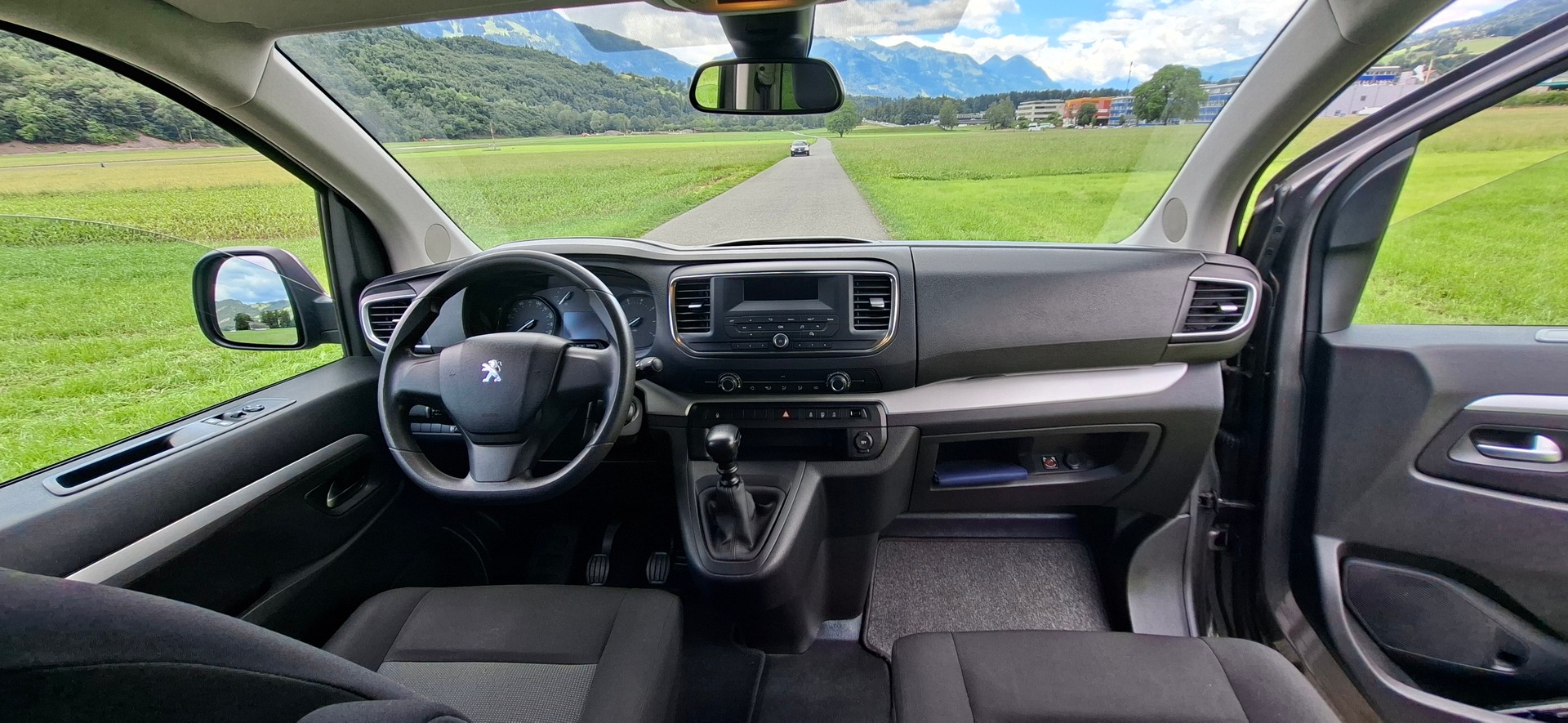 PEUGEOT Traveller 1.5 BlueHDi Business Standard-image-8
