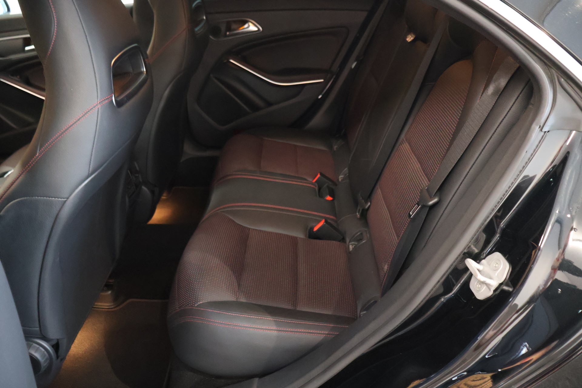 MERCEDES-BENZ CLA 250 Sport 7G-DCT 4Matic-image-11