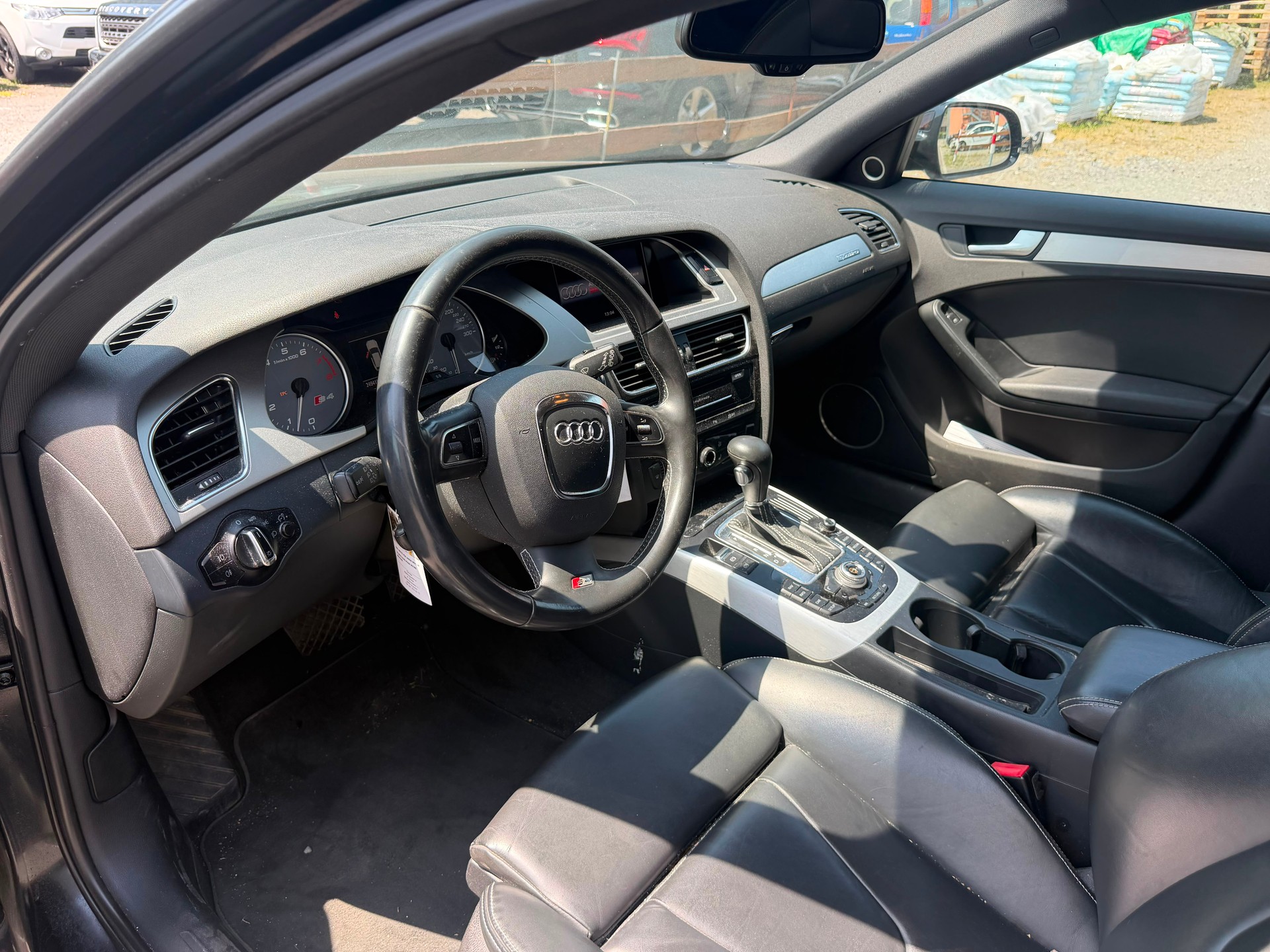 AUDI S4 Avant 3.0 TFSI quattro S-tronic-image-4
