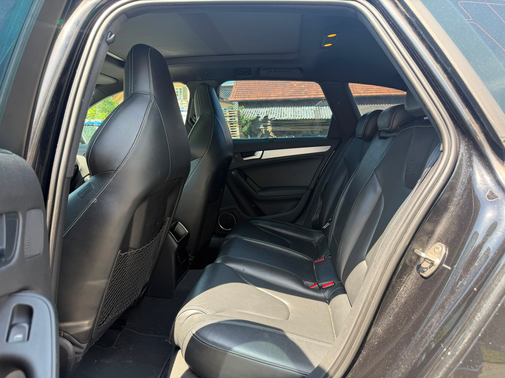AUDI S4 Avant 3.0 TFSI quattro S-tronic-showroom-element-3