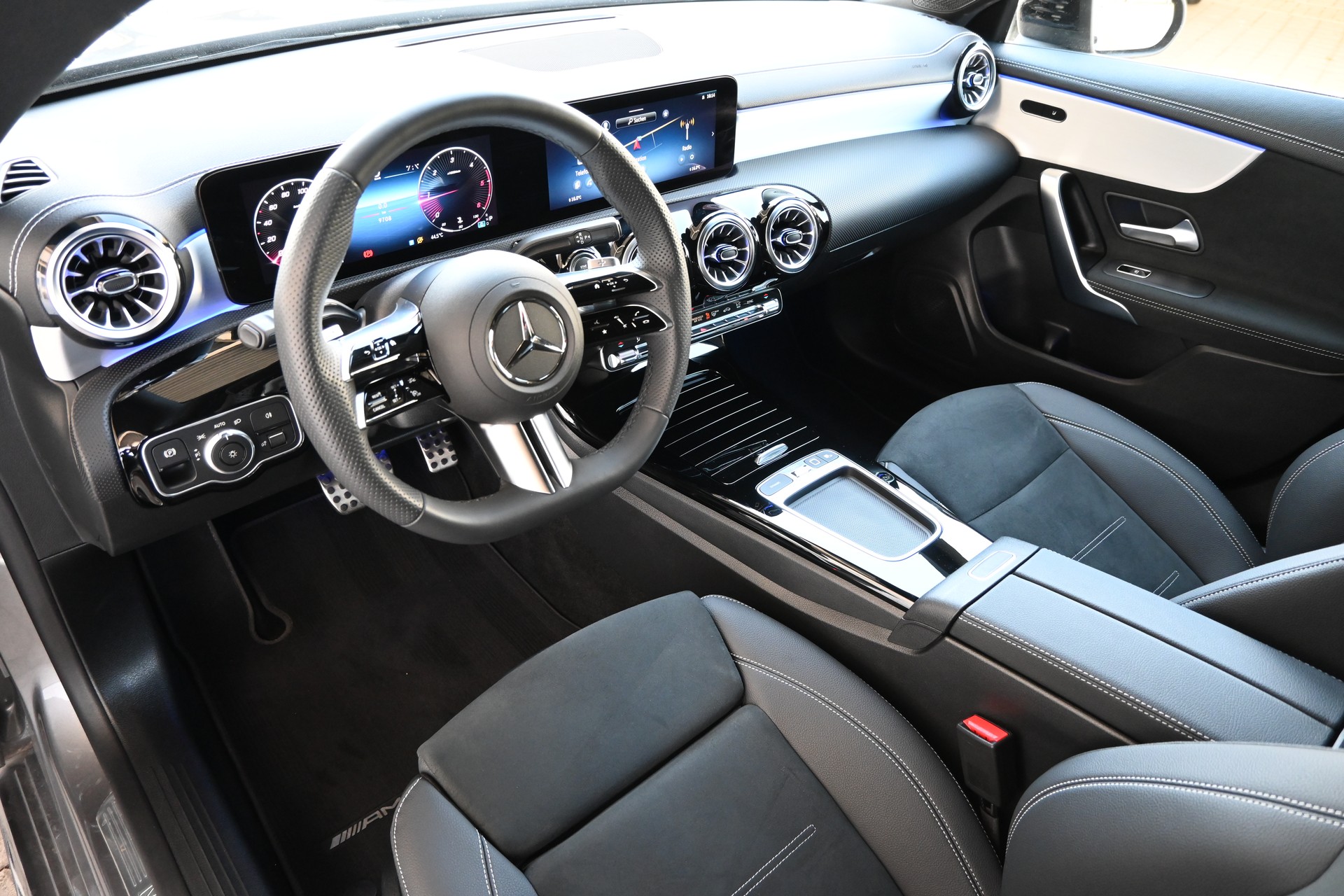 MERCEDES-BENZ CLA 200d AMG Line Shooting Brake 7G-DCT + AHK 1600kg-image-9