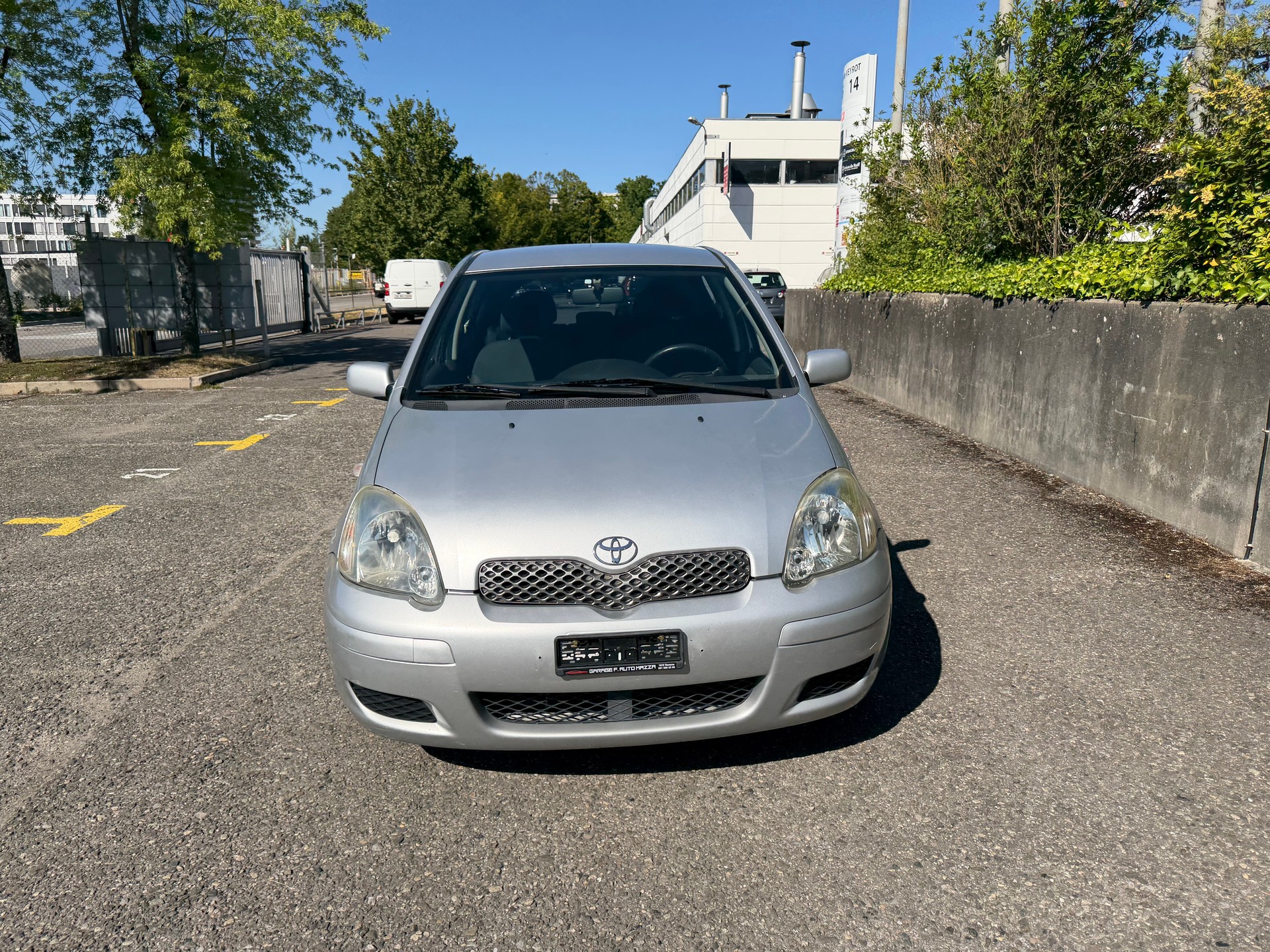 TOYOTA Yaris 1.0 Automatique-image-1