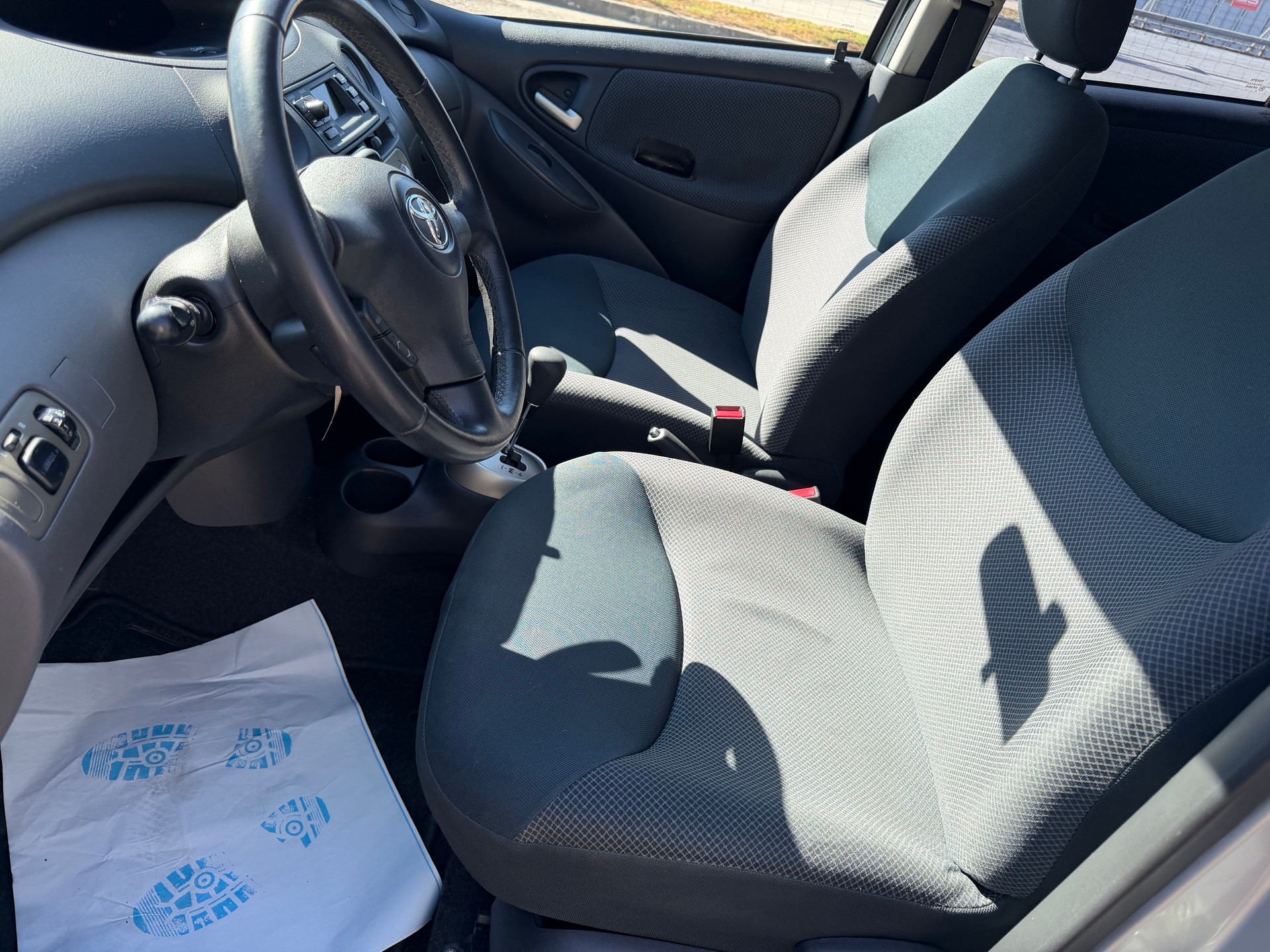 TOYOTA Yaris 1.0 Automatique-image-9