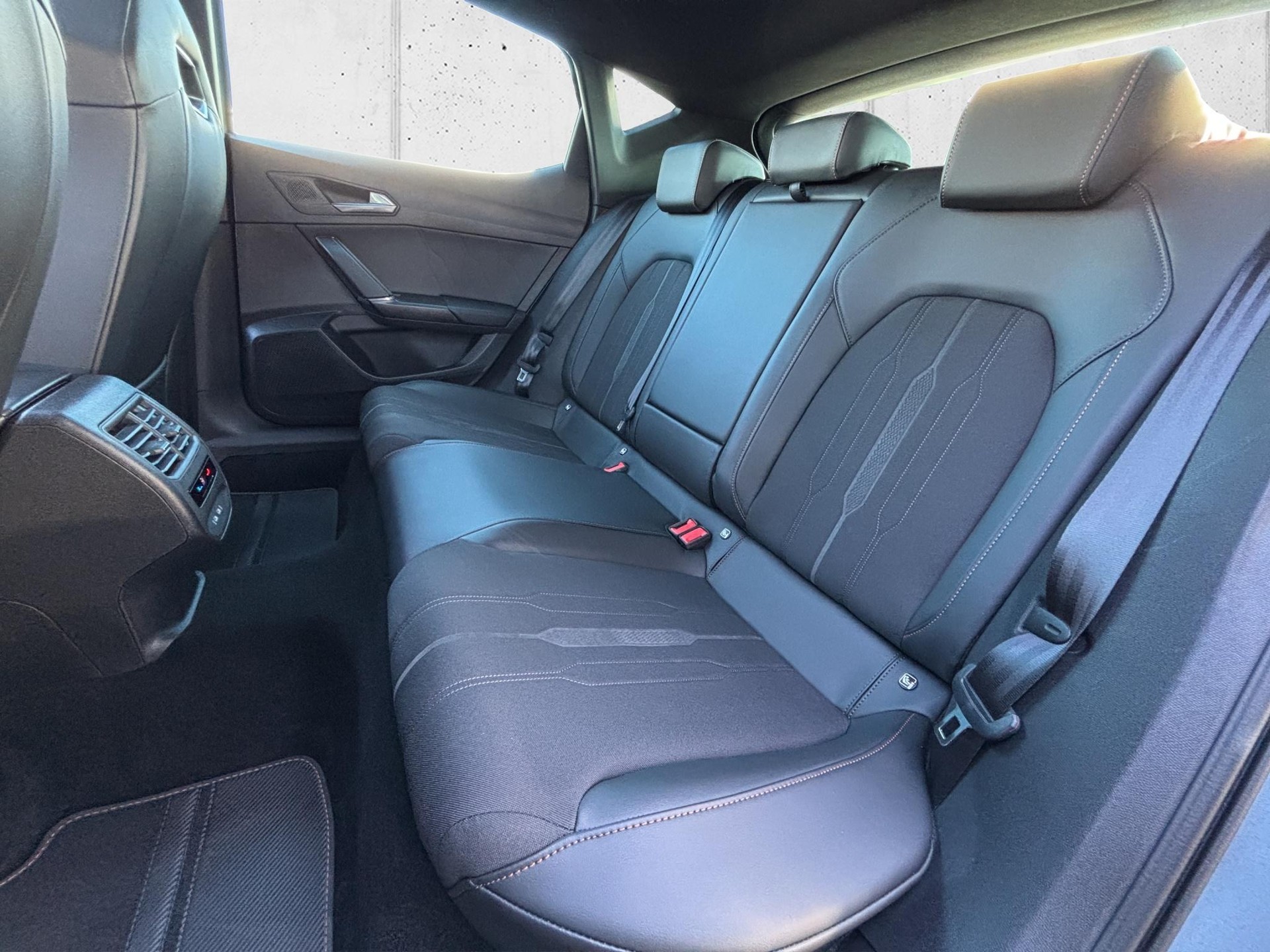 CUPRA Leon 2.0 TSI 300 DSG-image-10