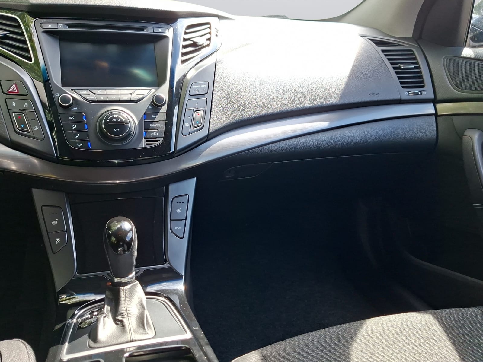 HYUNDAI i40 2.0 GDi Premium Automatic-image-14