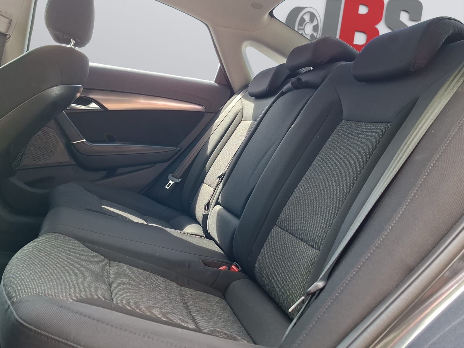 HYUNDAI i40 2.0 GDi Premium Automatic-image-8