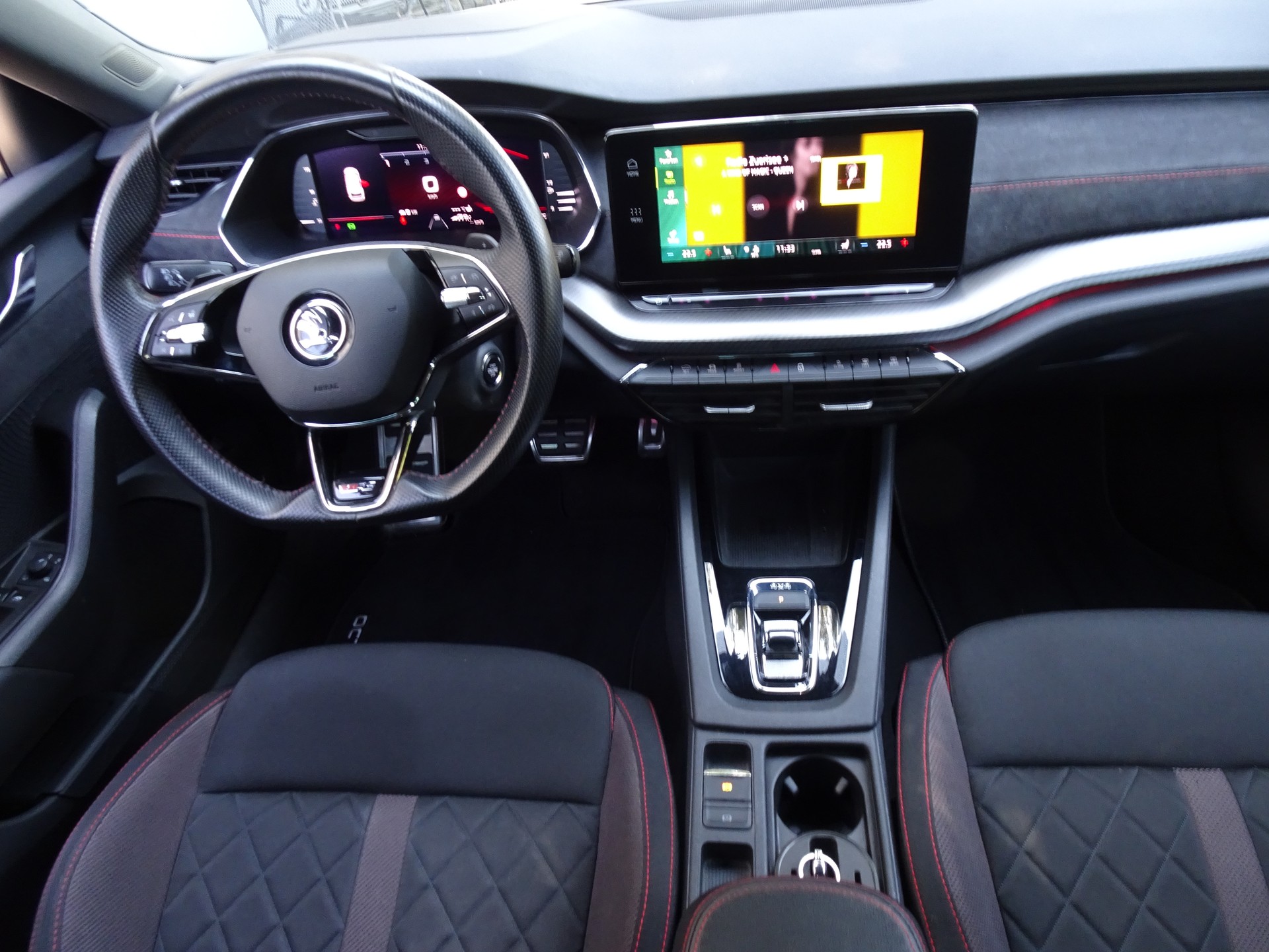 SKODA Octavia Combi 2.0 TDI DSG RS 4x4-image-9