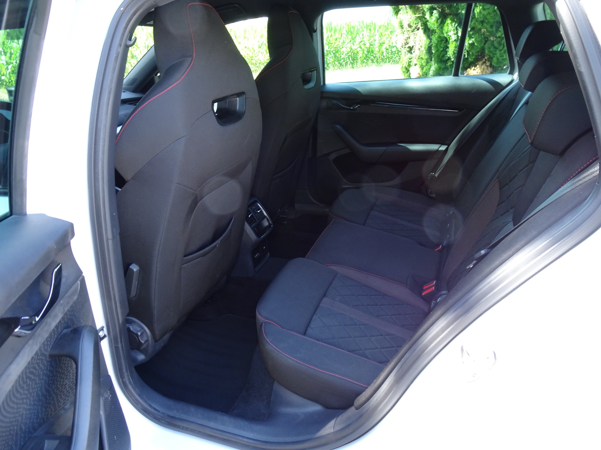 SKODA Octavia Combi 2.0 TDI DSG RS 4x4-image-10