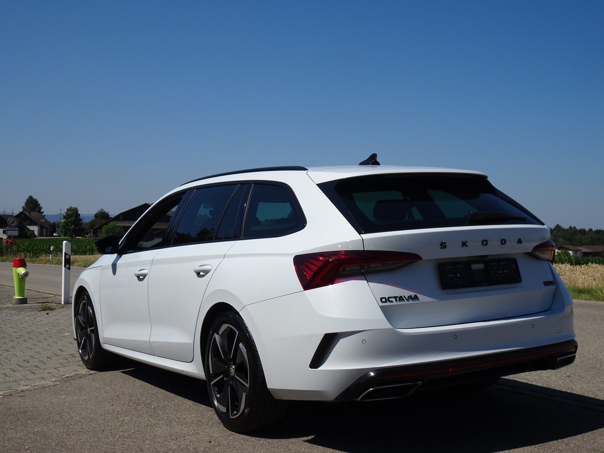 SKODA Octavia Combi 2.0 TDI DSG RS 4x4-image-2