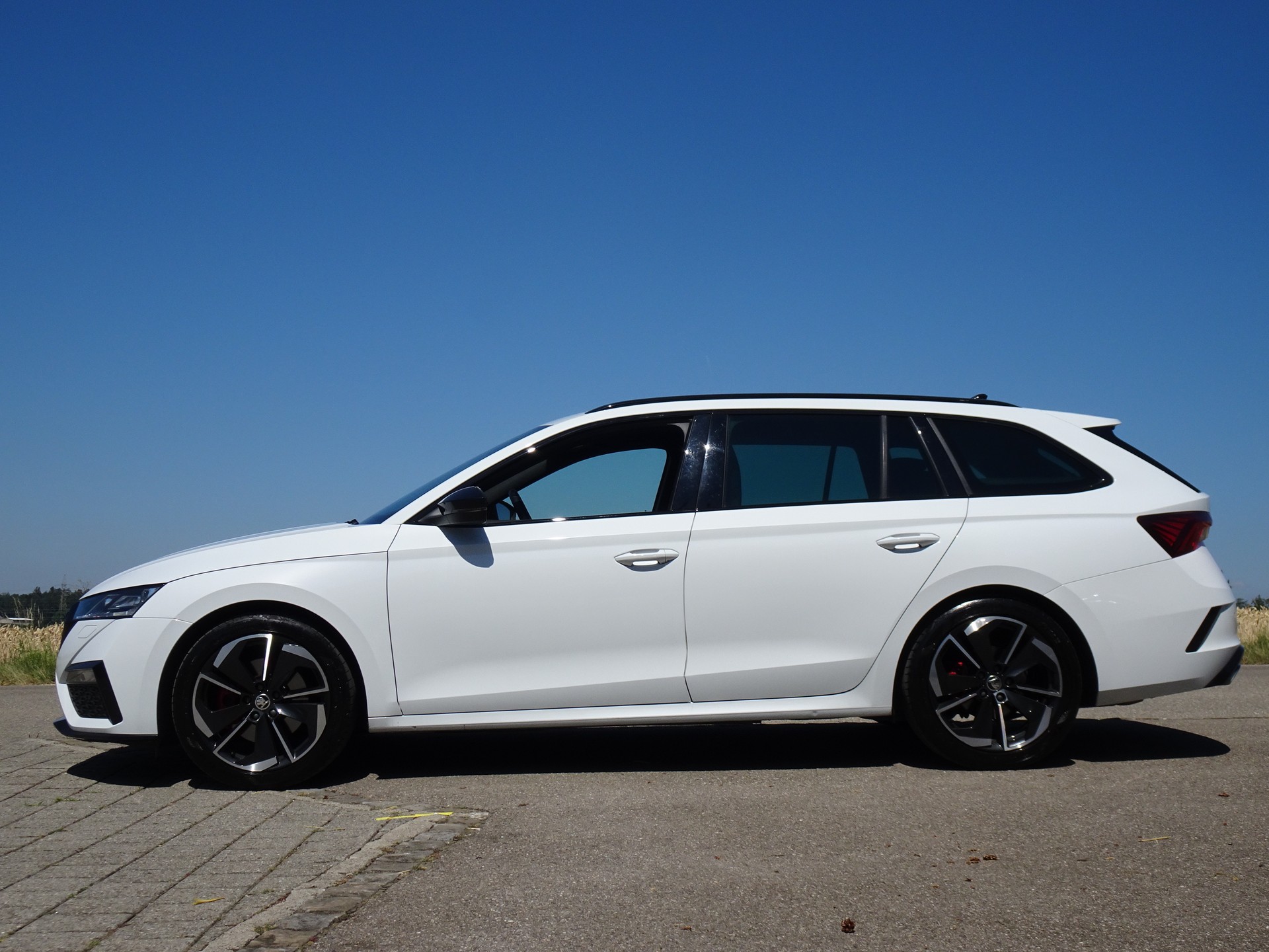 SKODA Octavia Combi 2.0 TDI DSG RS 4x4-image-1
