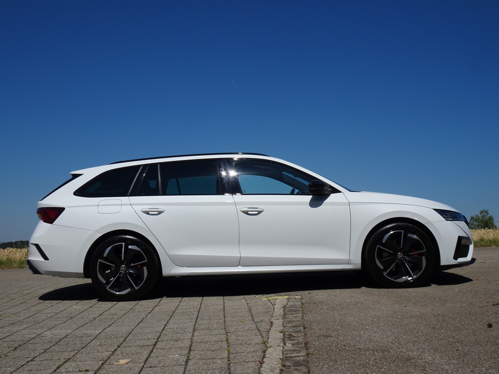 SKODA Octavia Combi 2.0 TDI DSG RS 4x4-image-4