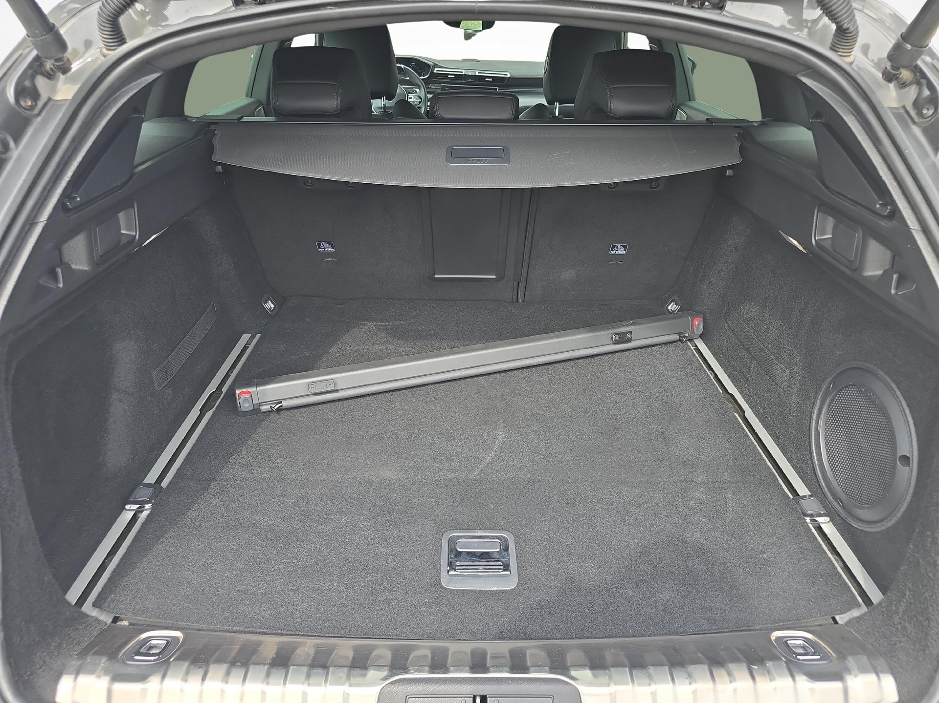 PEUGEOT 508 SW 1.6 Plug-in Hybrid4 PSE / ab 3,99% Leasing bei Abschluss einer Protect Autoversicherung-image-11
