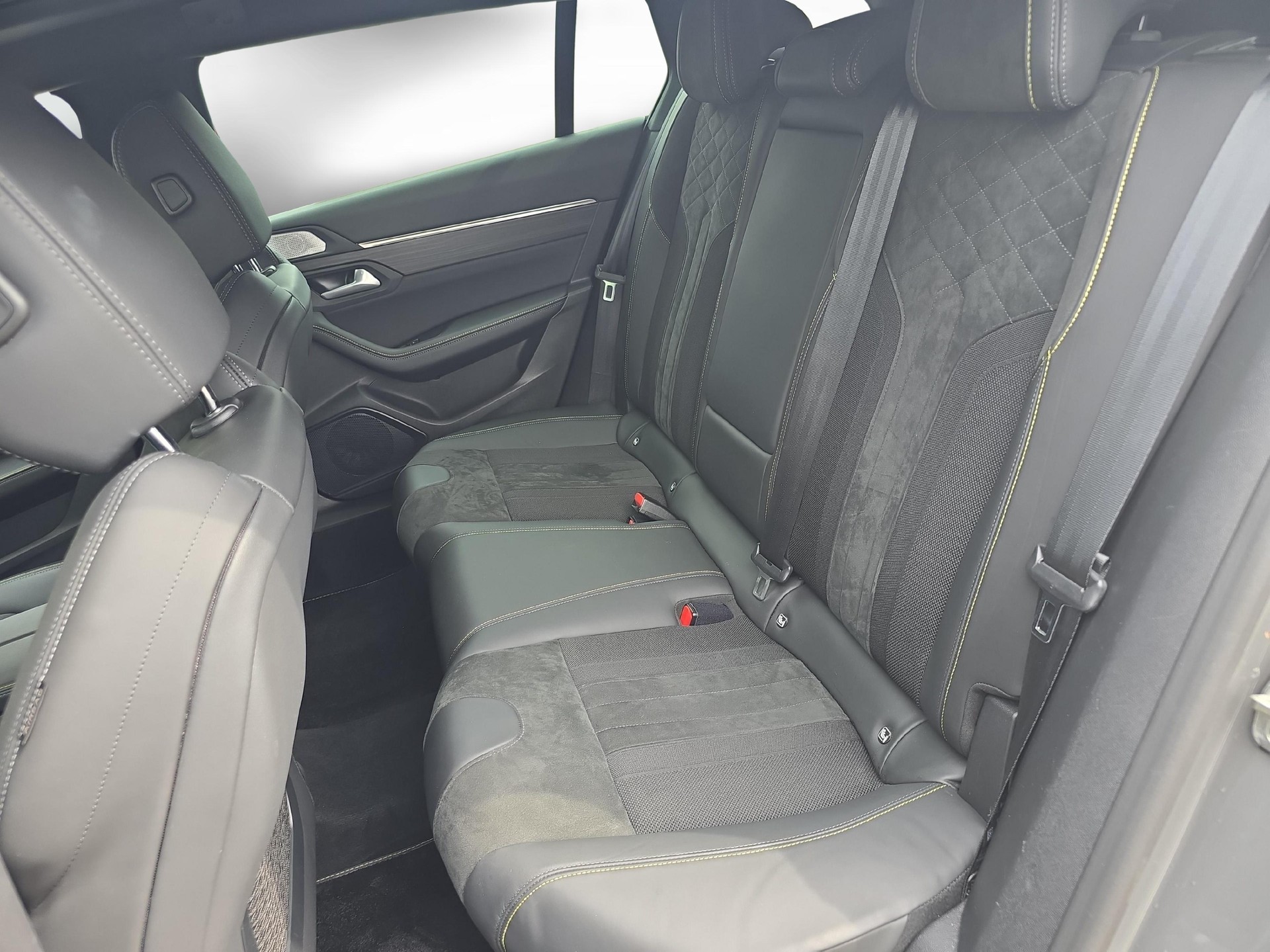 PEUGEOT 508 SW 1.6 Plug-in Hybrid4 PSE / ab 3,99% Leasing bei Abschluss einer Protect Autoversicherung-image-10