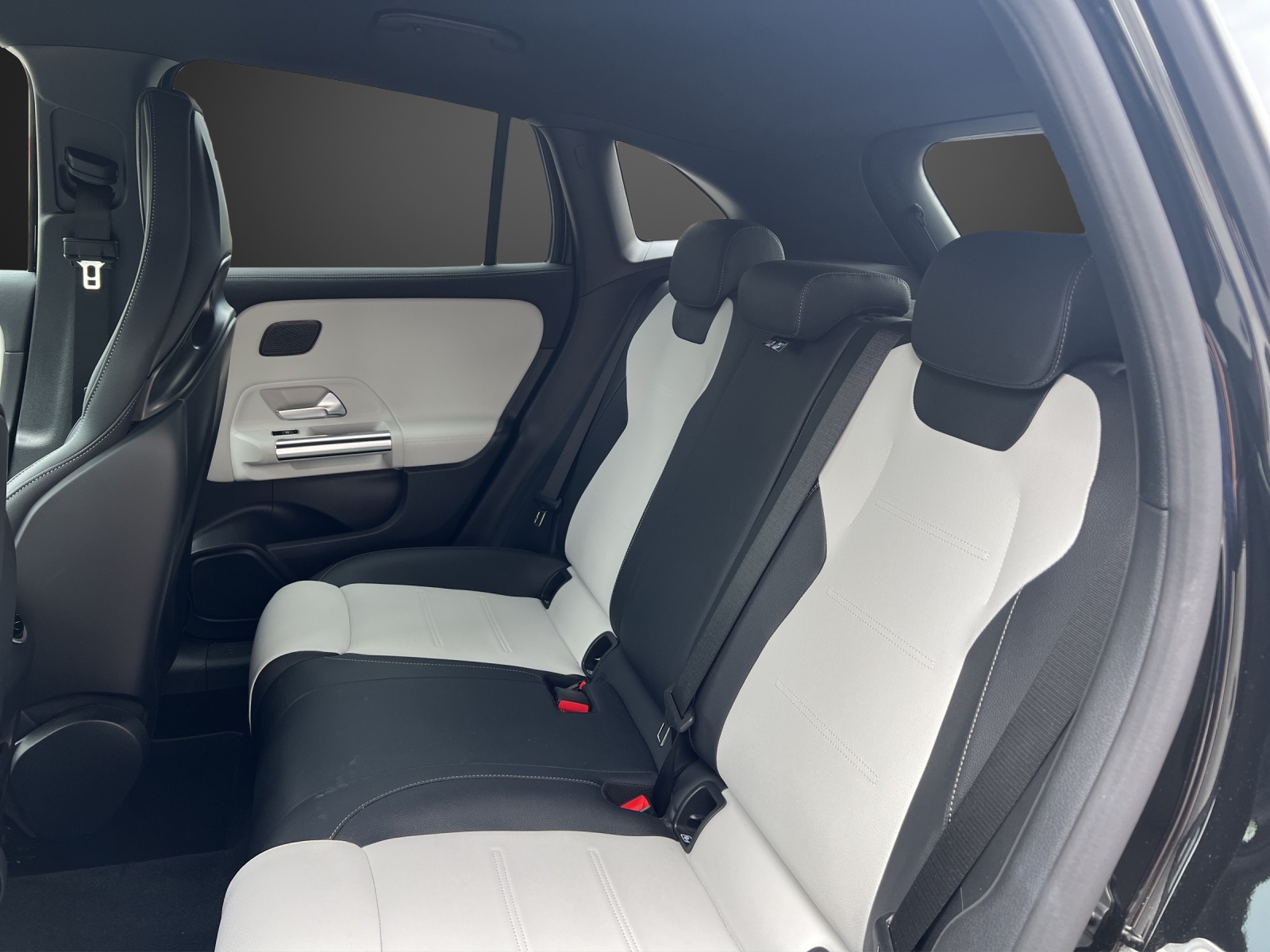 MERCEDES-BENZ GLA 35 AMG 4Matic 8G-Speedshift DCT-image-12