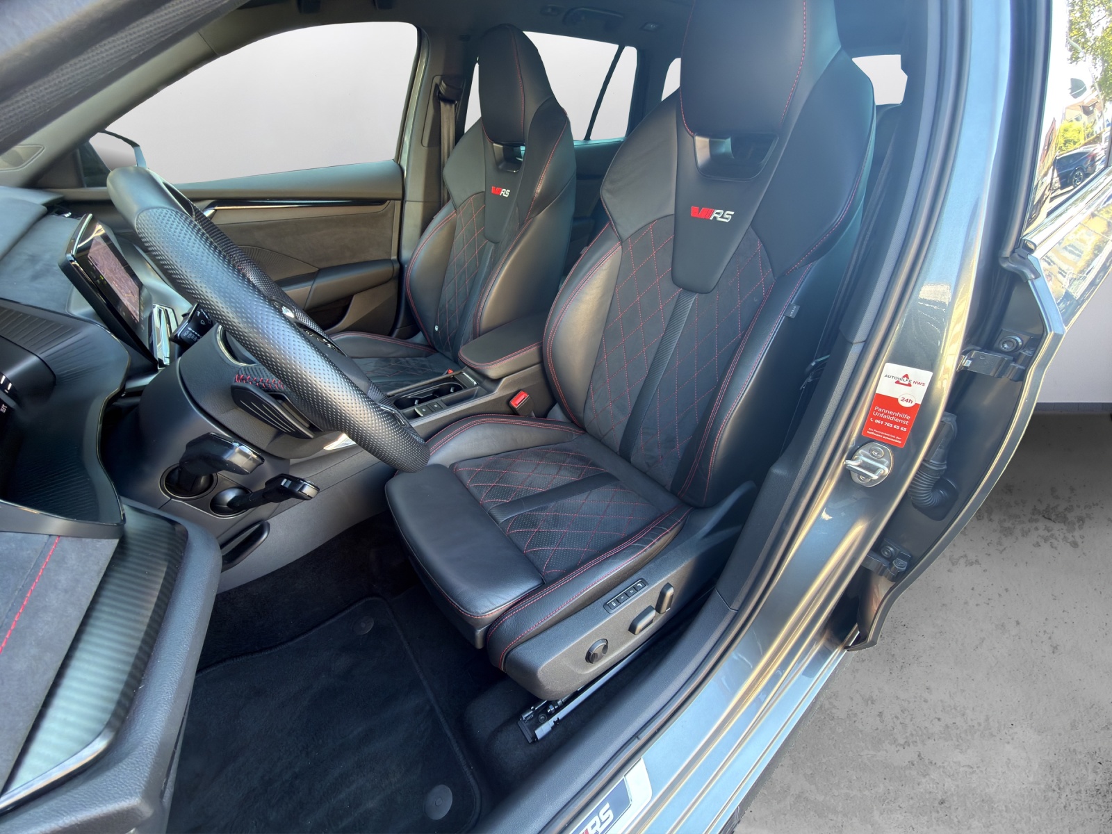 SKODA Octavia Combi 2.0 TSI DSG RS-image-9
