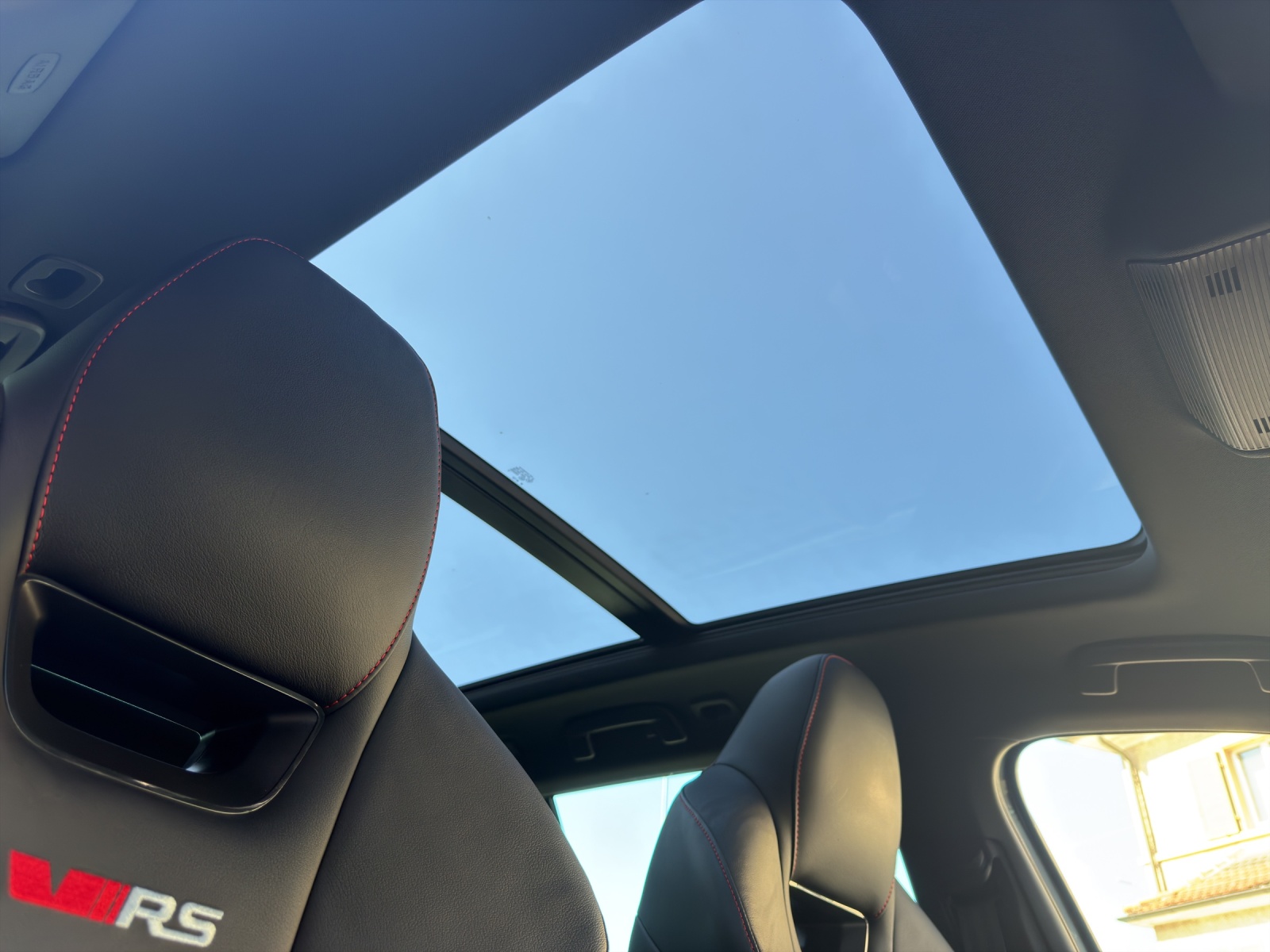 SKODA Octavia Combi 2.0 TSI DSG RS-image-12