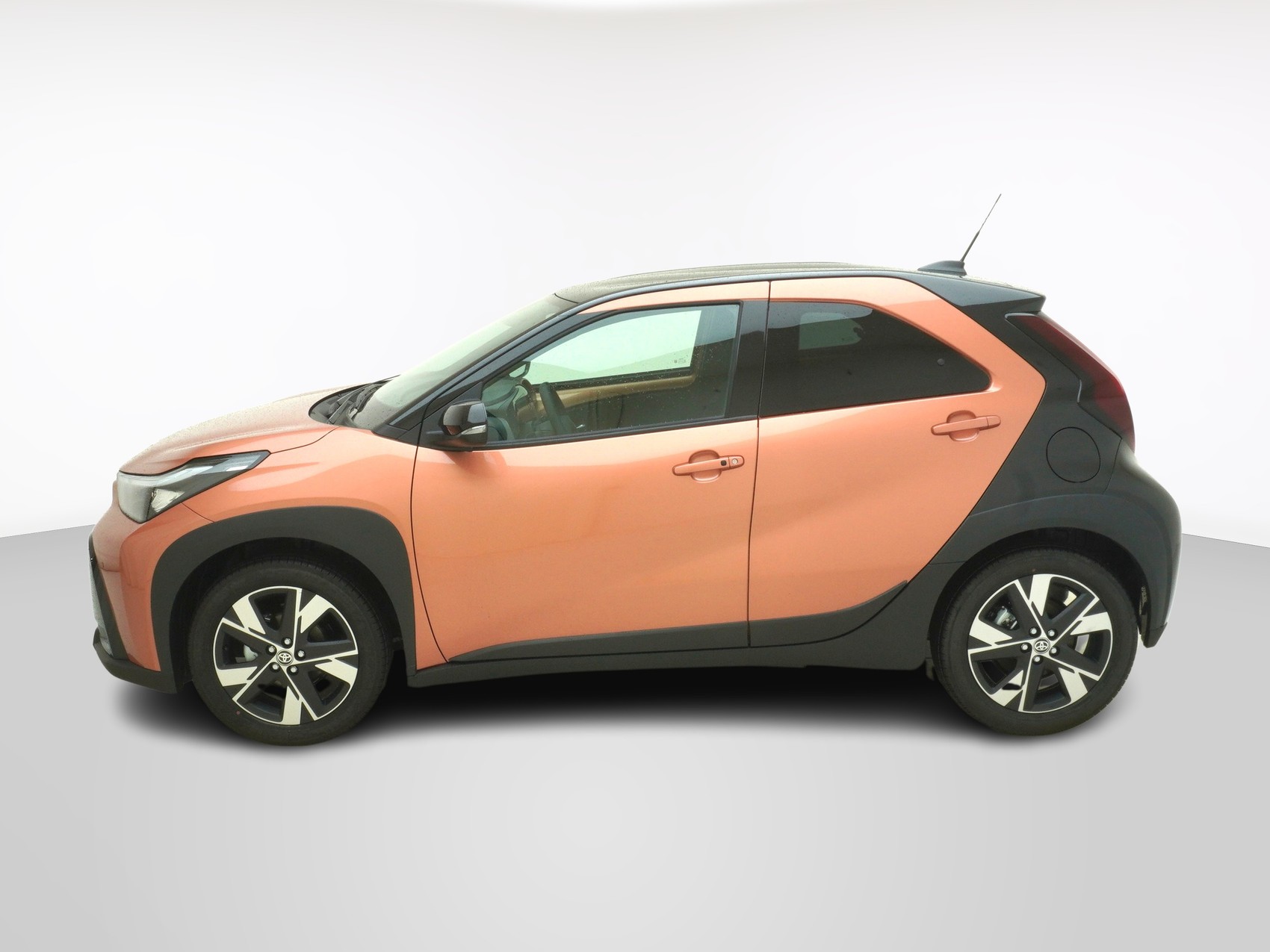 TOYOTA Aygo X 1.5 VVT-i HSD Trend-showroom-element-1
