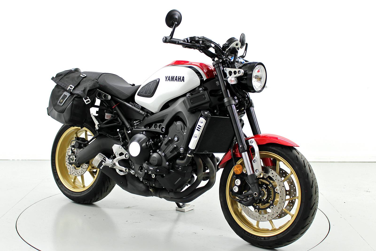 YAMAHA XSR 900 ABS-image-1