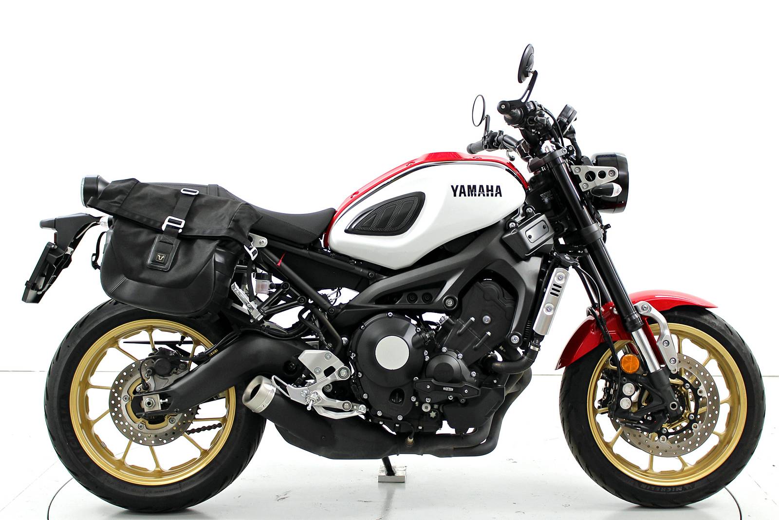 YAMAHA XSR 900 ABS-image-3