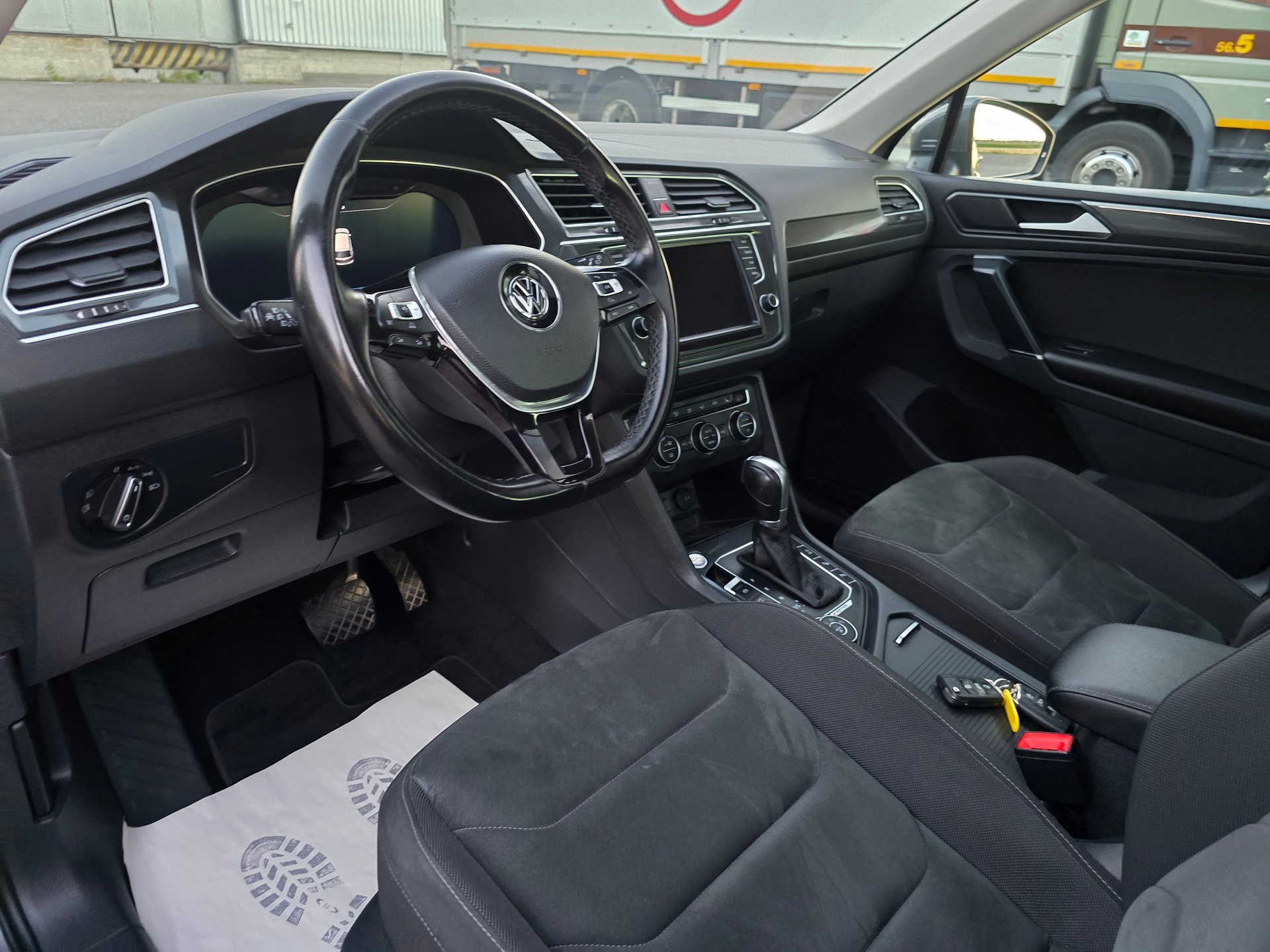 VW Tiguan 2.0 TDI SCR Highline 4Motion DSG-image-12