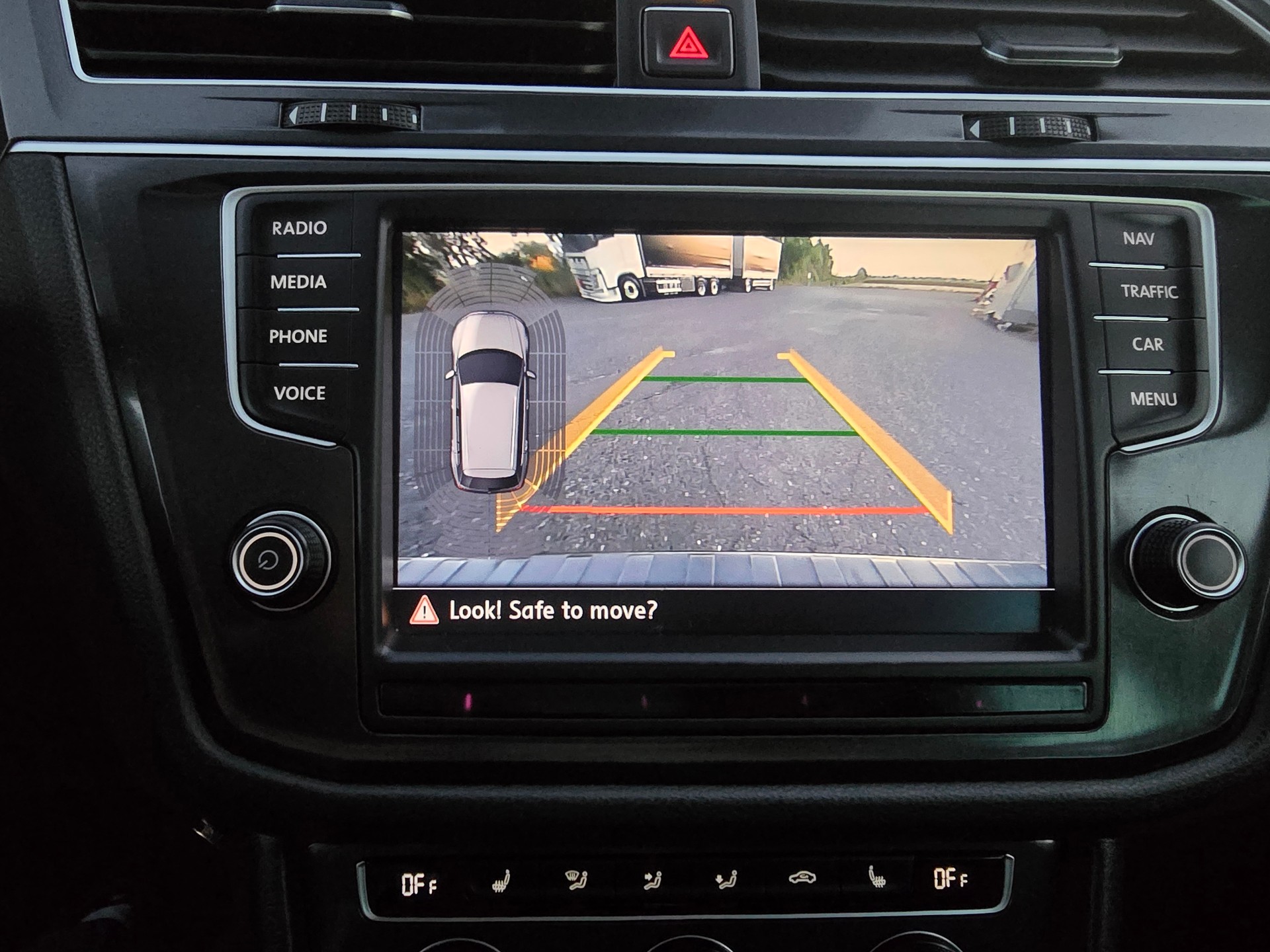 VW Tiguan 2.0 TDI SCR Highline 4Motion DSG-image-25